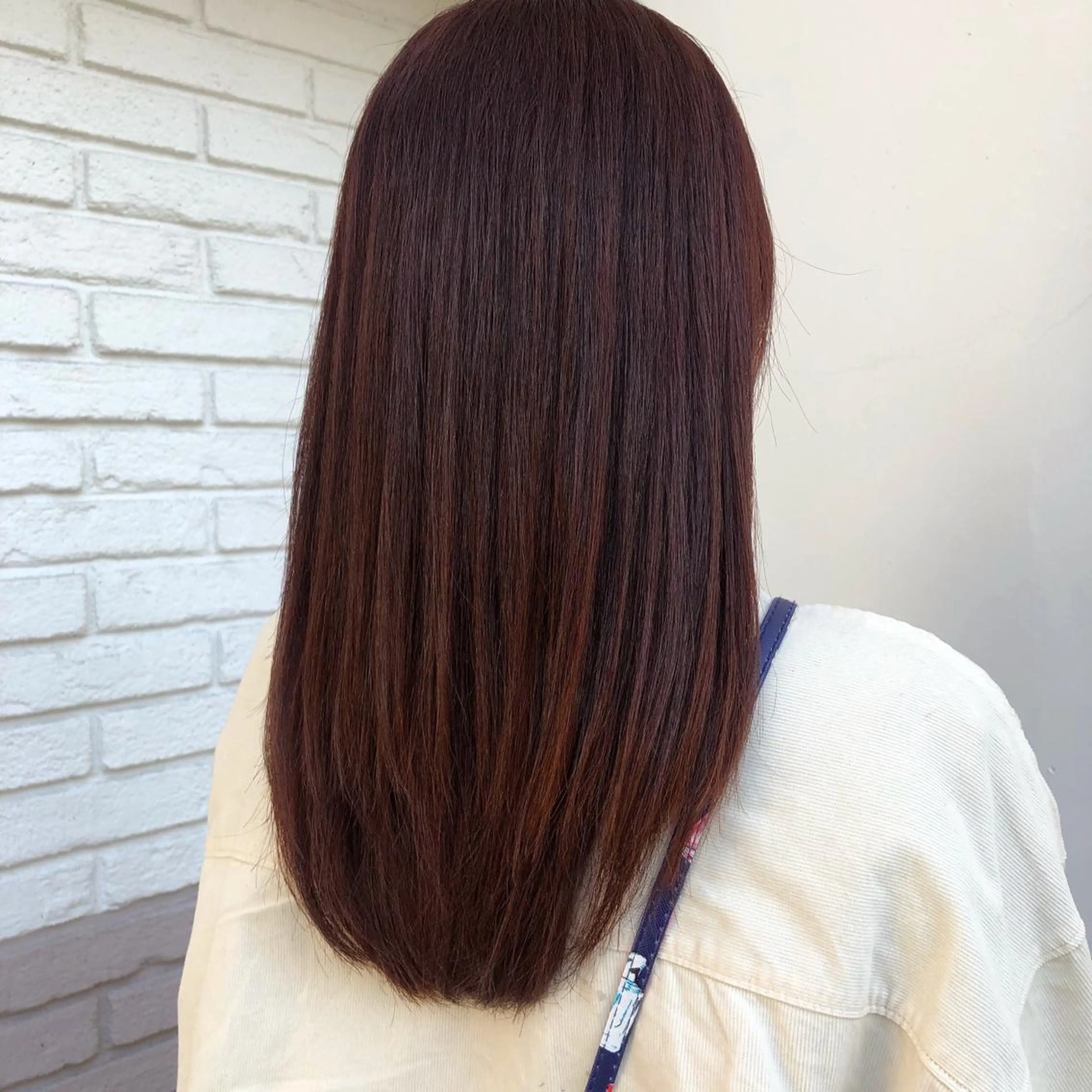 ロング カラー レッドカラー 足立 千咲のヘアスタイル