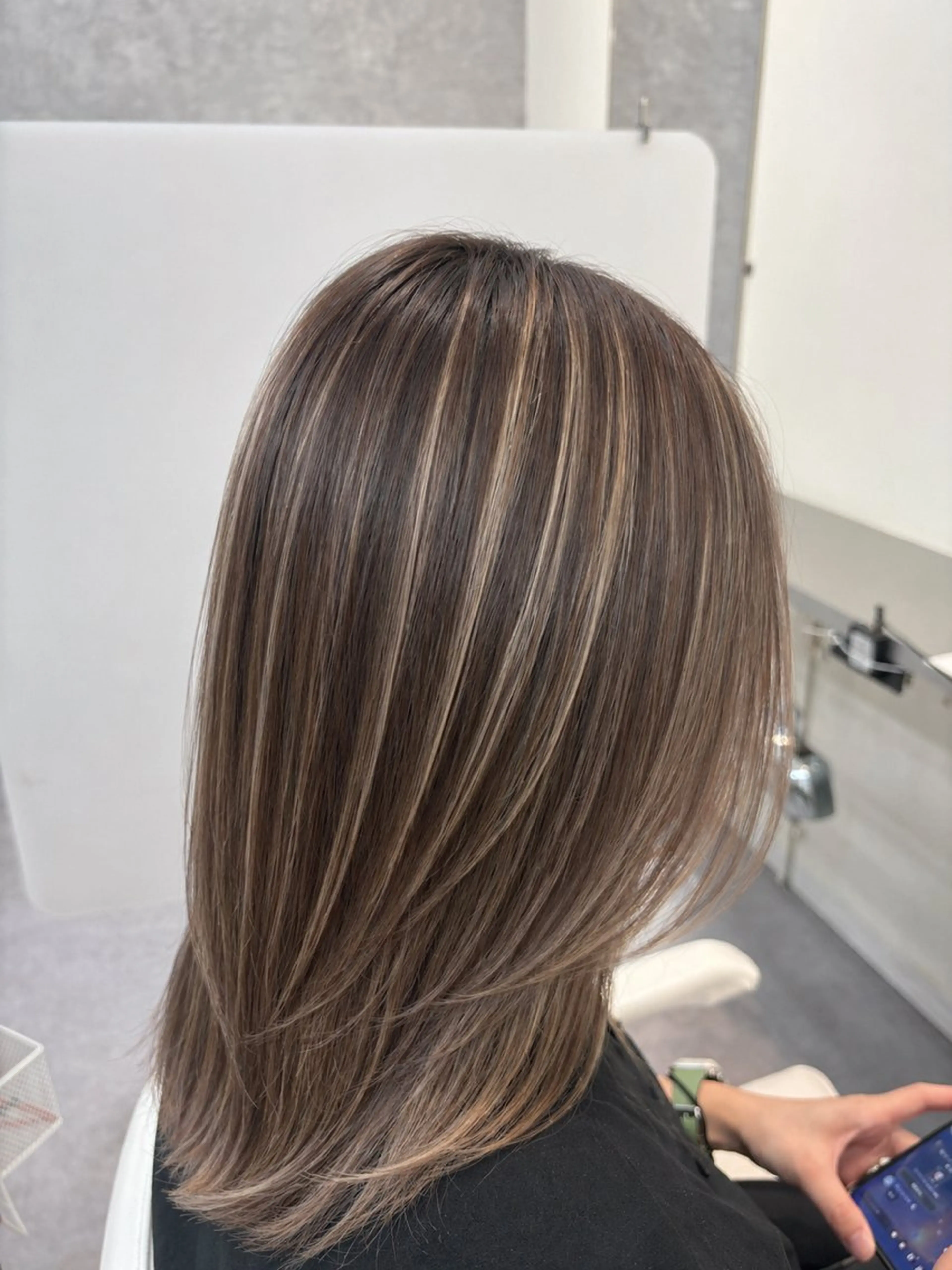 セミロング ハイライト ヘアカラー y2k/ウルフ/ 個性派カラーkiraのヘアスタイル