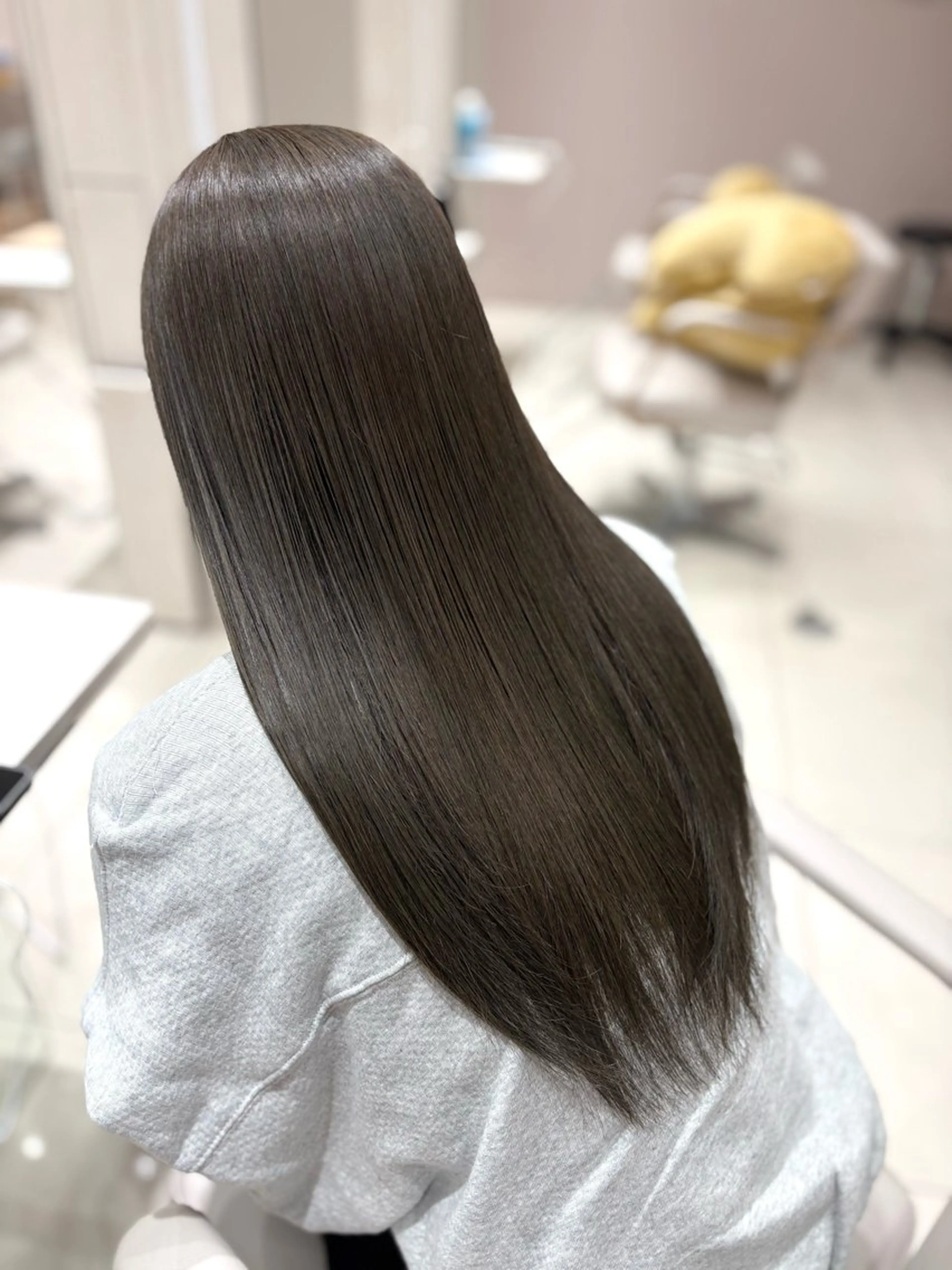 ロング カラー グレージュ オリーブグレージュ オリーブグレー 銀座/レイヤー/ 透明感カラー✨りくのヘアスタイル