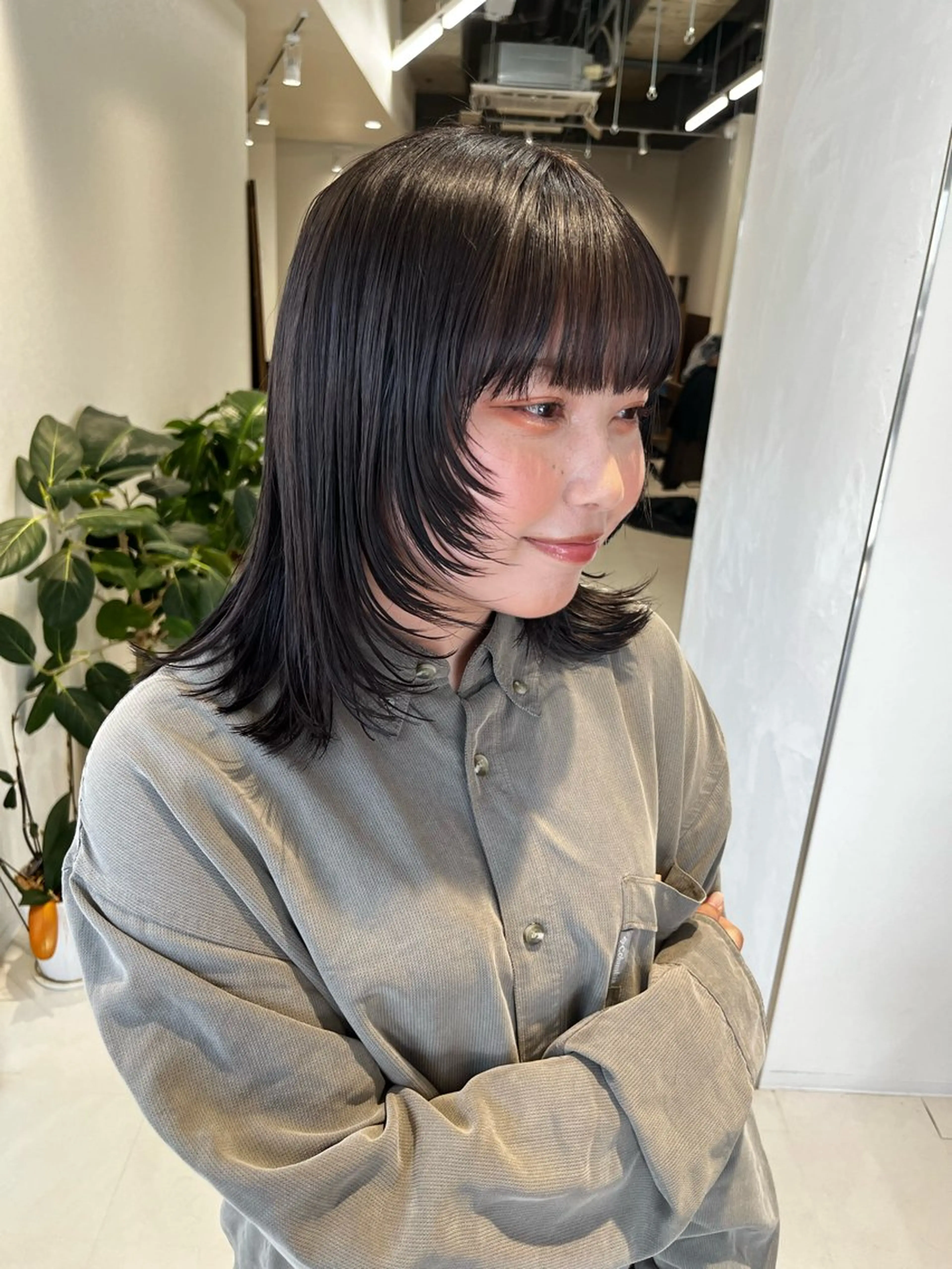 ミディアム カラー ブラウンカラー ダークブラウン 顔まわりレイヤー レイヤーカット カット ヘアカラー トリートメント レイヤーカット/ブラ ウンカラー/河野凜のヘアスタイル