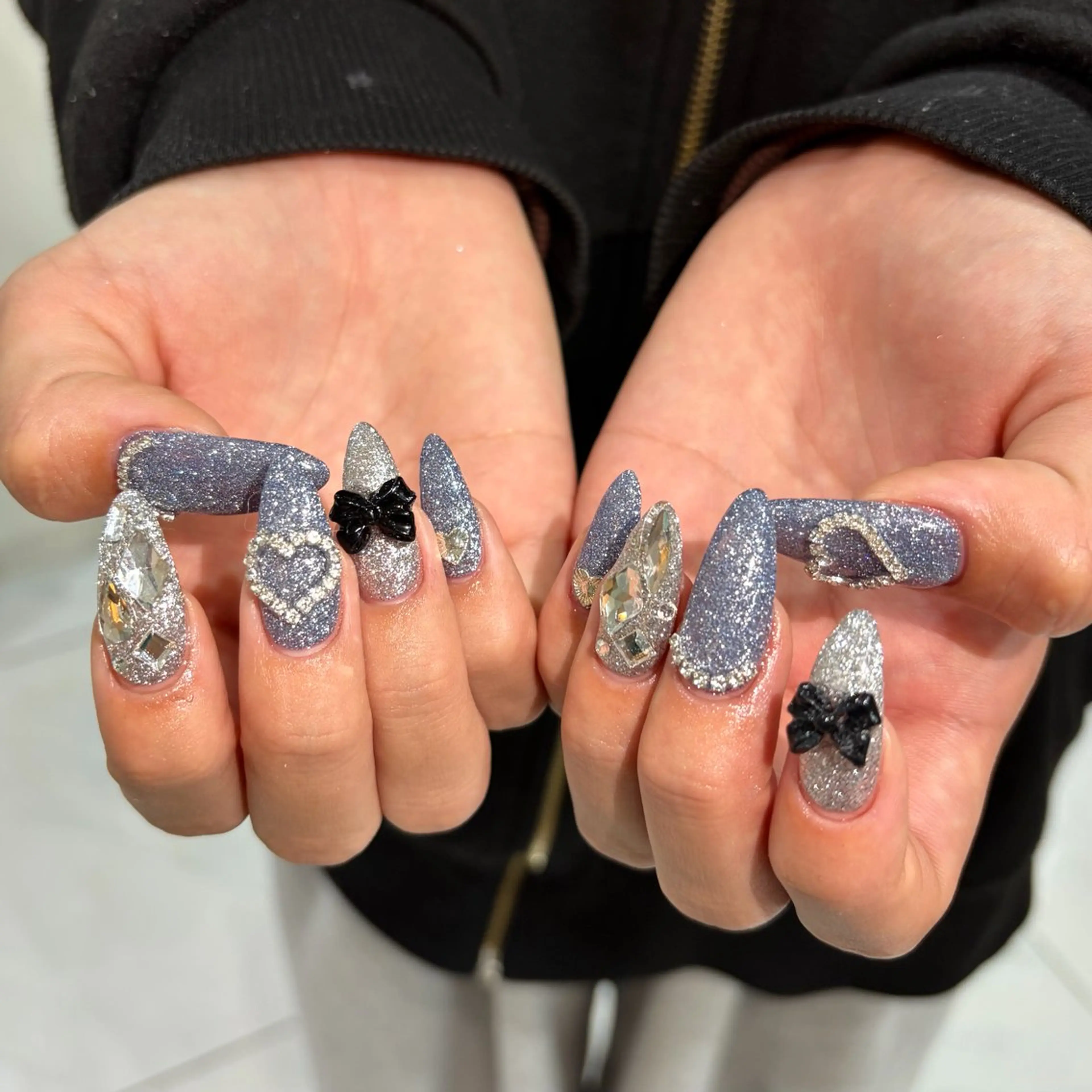 ネイル フラッシュネイル キラキラネイル ストーンネイル 冬ネイル ハンドネイル フットネイル GRANDEUR焼津 Nana🦖のネイルデザイン