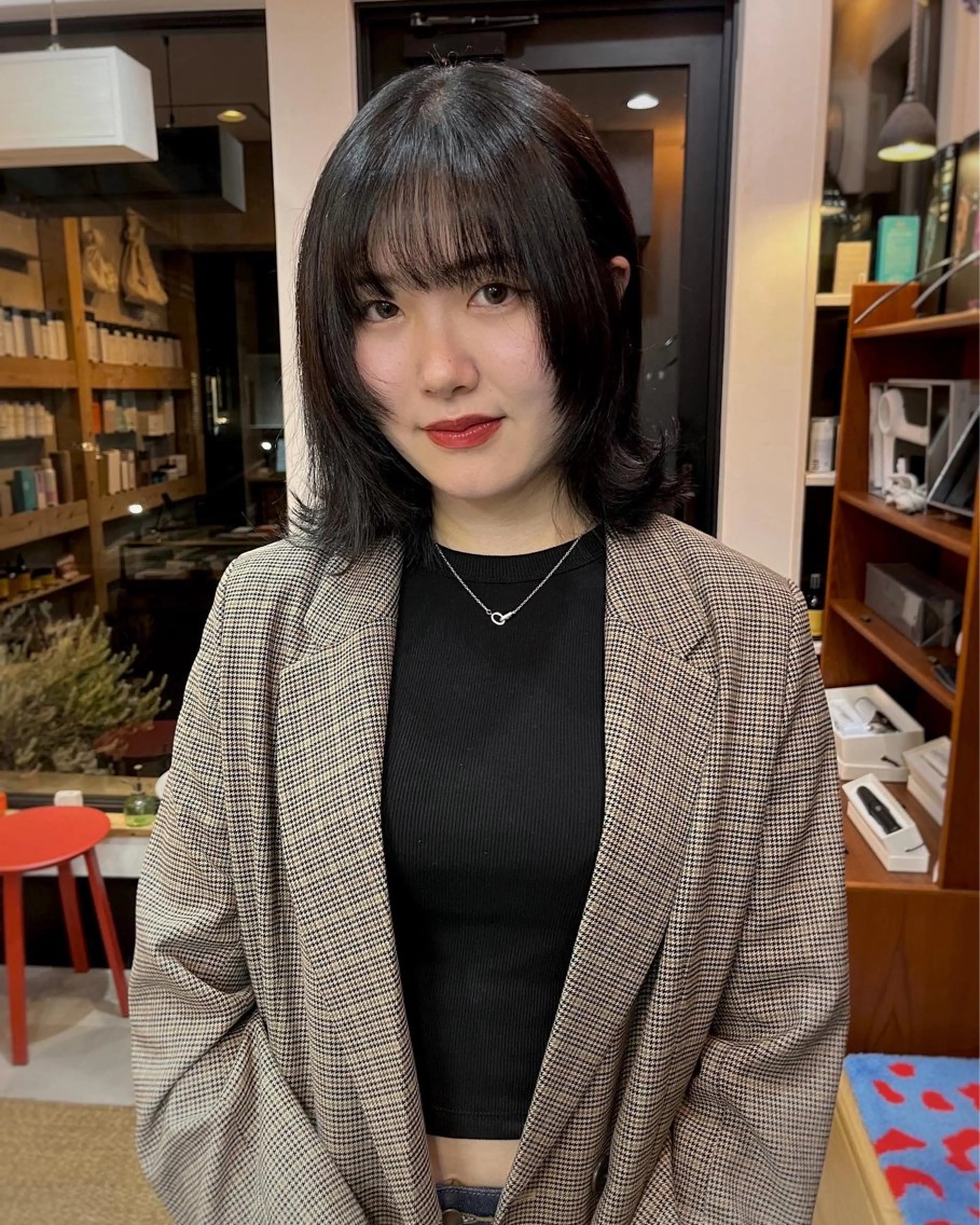 ミディアム カラー 松尾 伊純のヘアスタイル