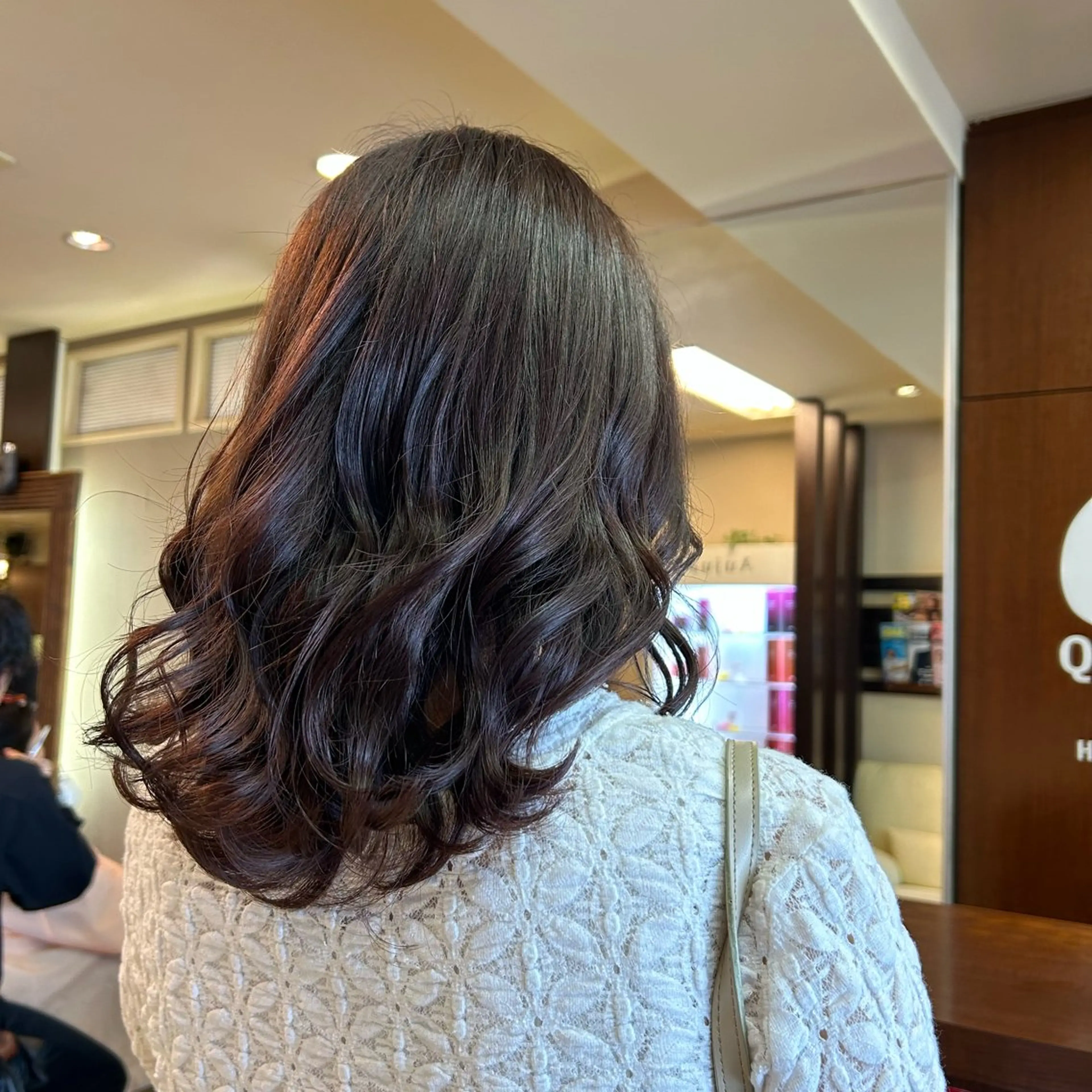 ミディアム カラー ヘアカラー トリートメント 山崎 絵莉香のヘアスタイル