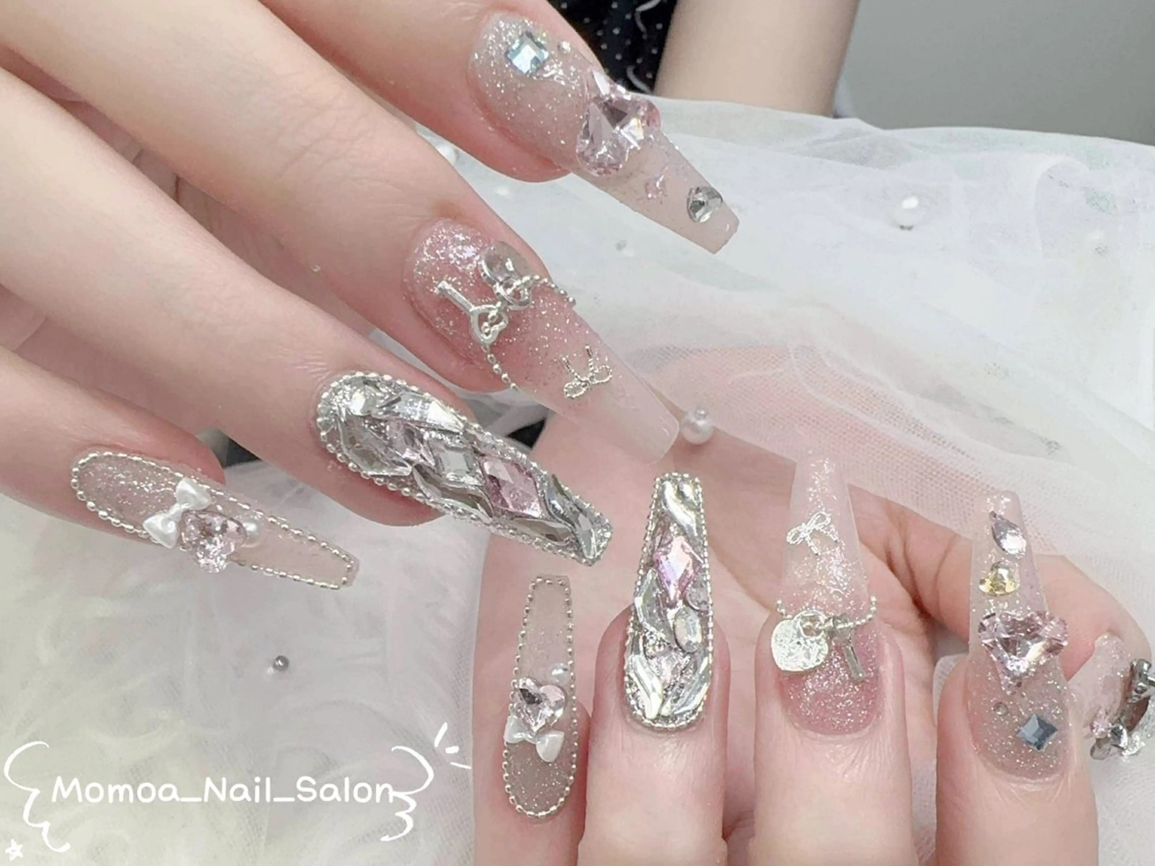 ネイル 成人式 ロングネイル マグネットネイル 大理石ネイル(マーブル) リボン ハンドネイル MoMoA Nail ネイル長さ出し専門店のネイルデザイン