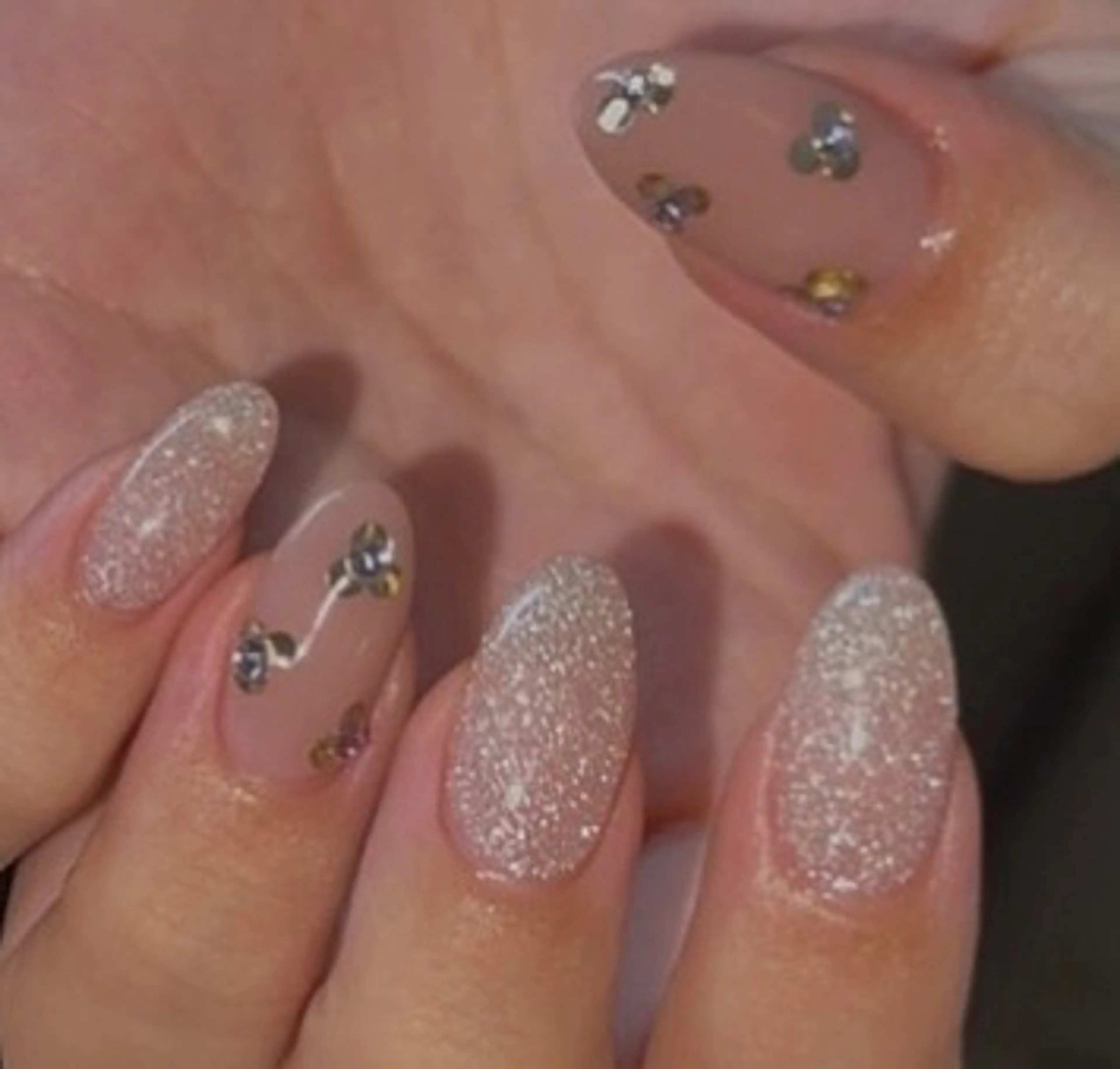 ネイル フラッシュネイル 春ネイル ストーンネイル Elle. HINATAのネイルデザイン