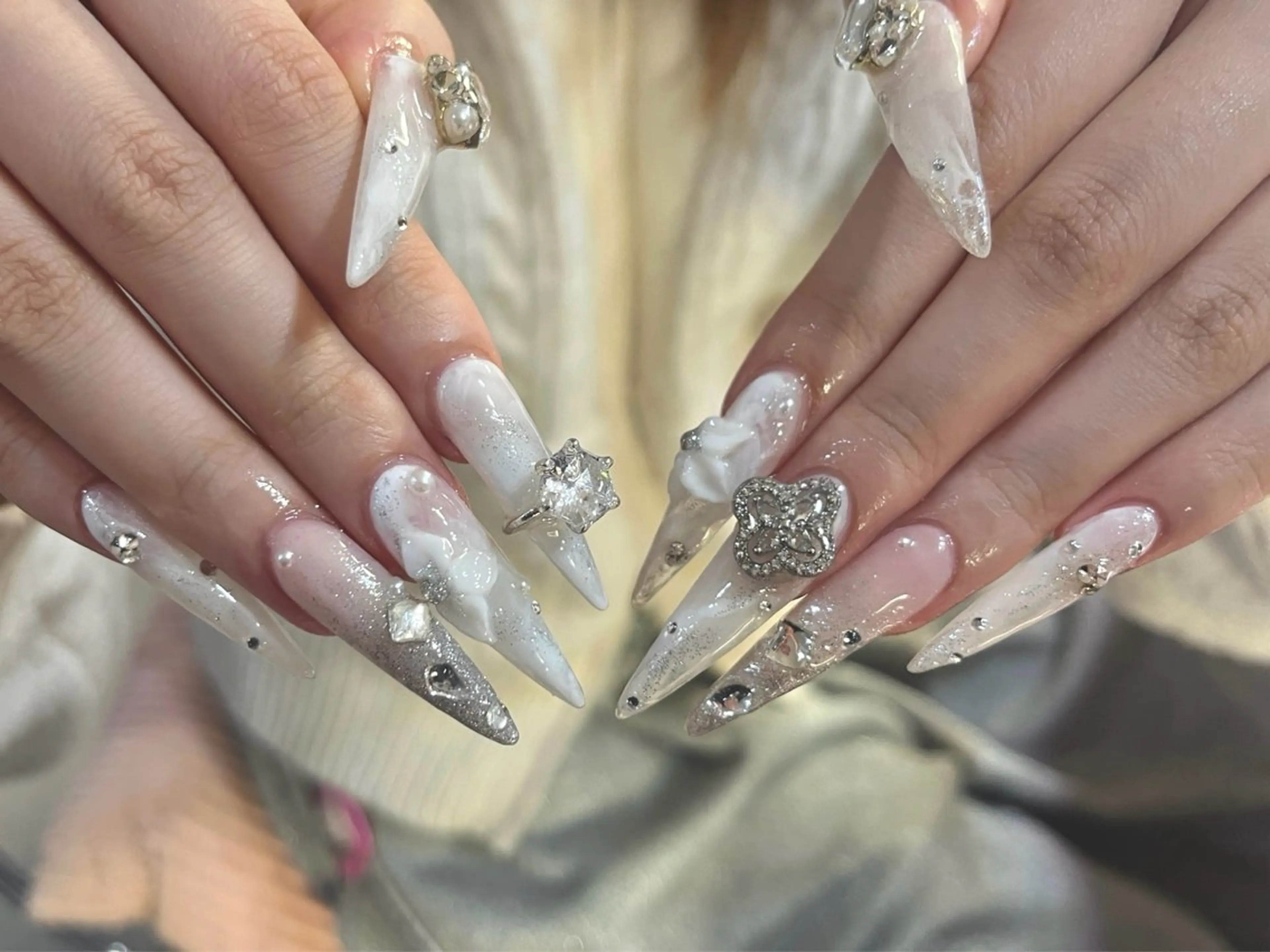 ネイル ハンドネイル アユリ リリのネイルデザイン