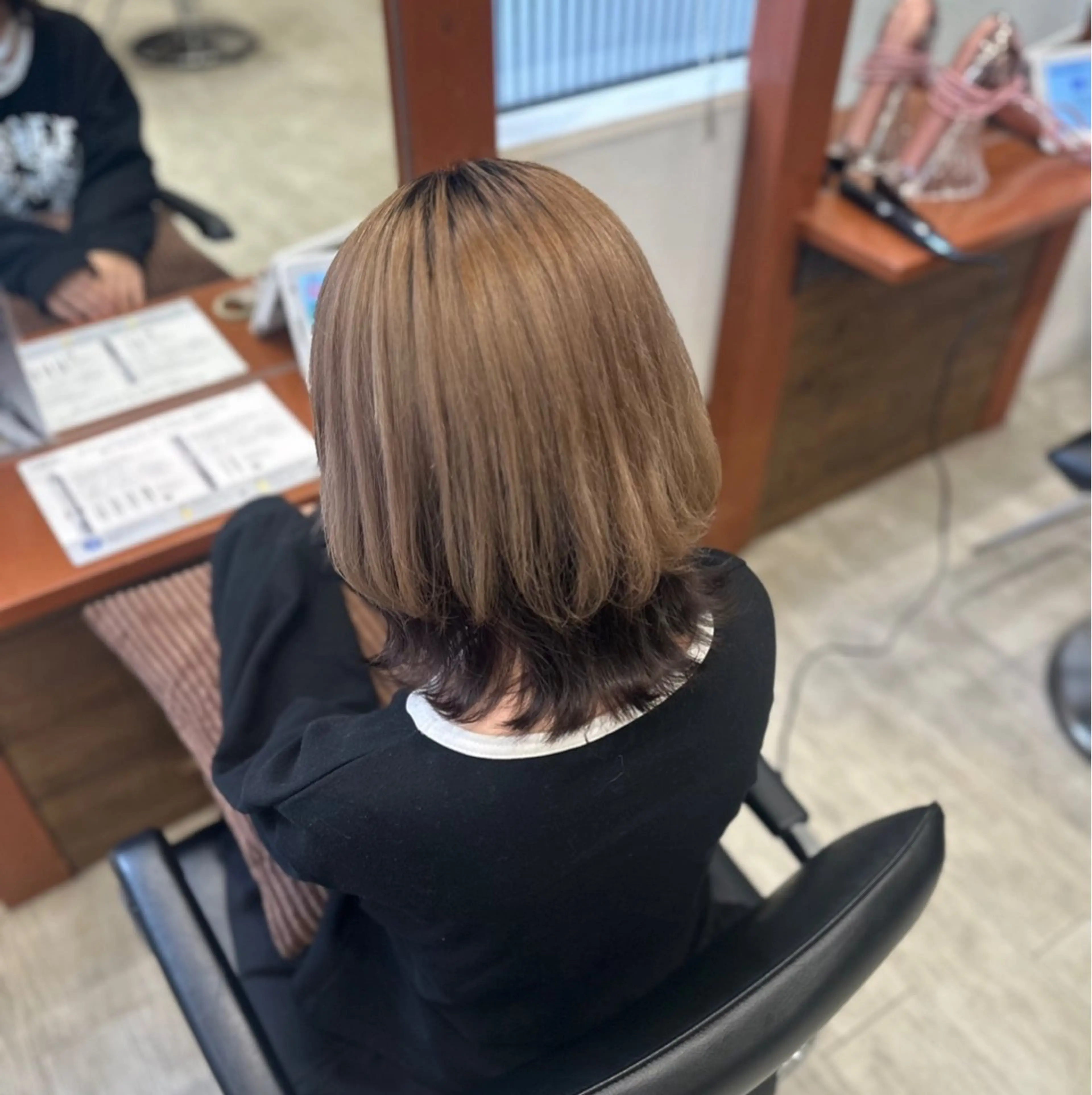 ショート カラー ウルフカット MOURI CHISATOのヘアスタイル