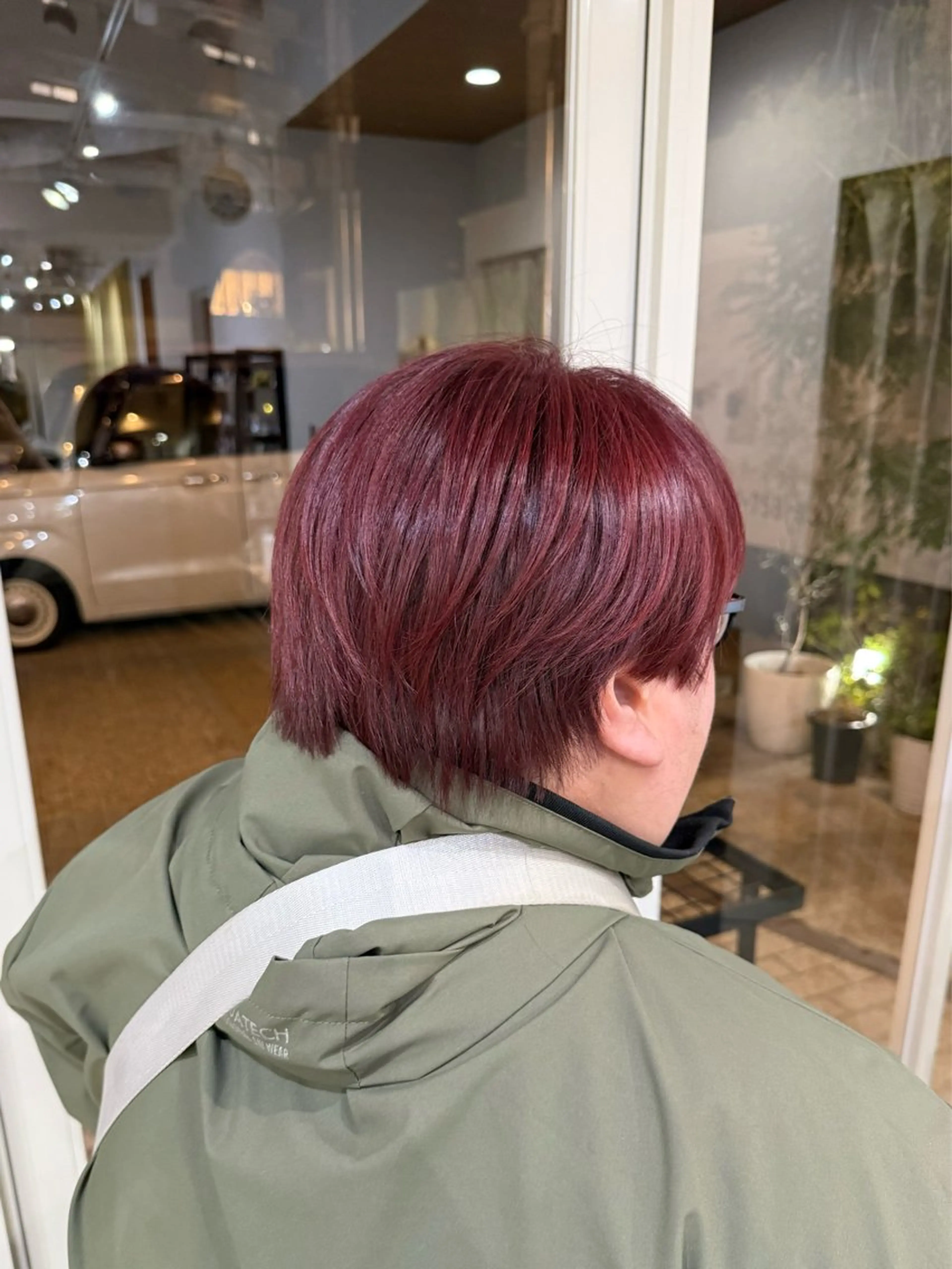 ショート カラー 島 歩那のヘアスタイル