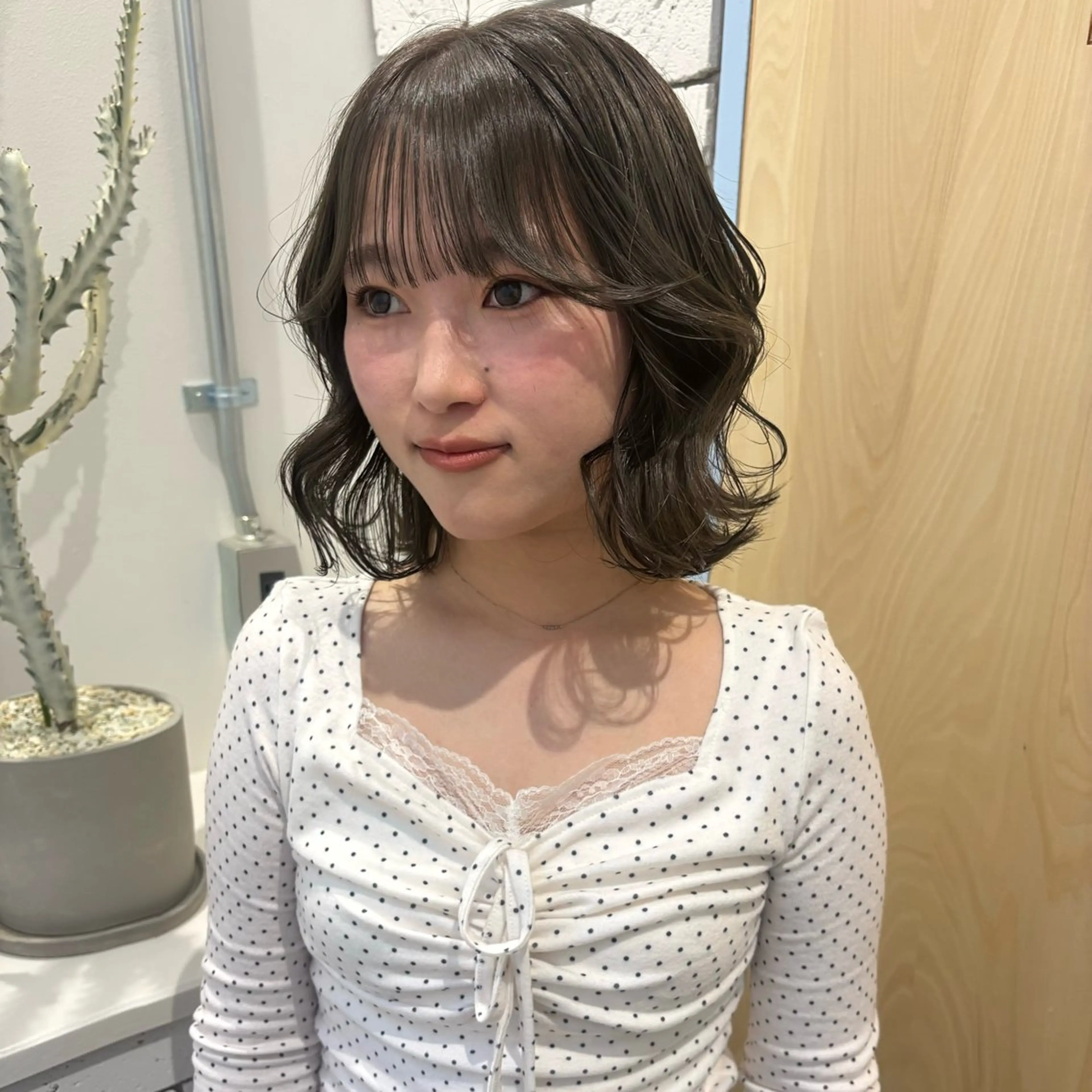 ショート カラー グレージュ オリーブグレージュ オリーブグレー ヘアカラー Yui⭐️ 透け感カラーのヘアスタイル