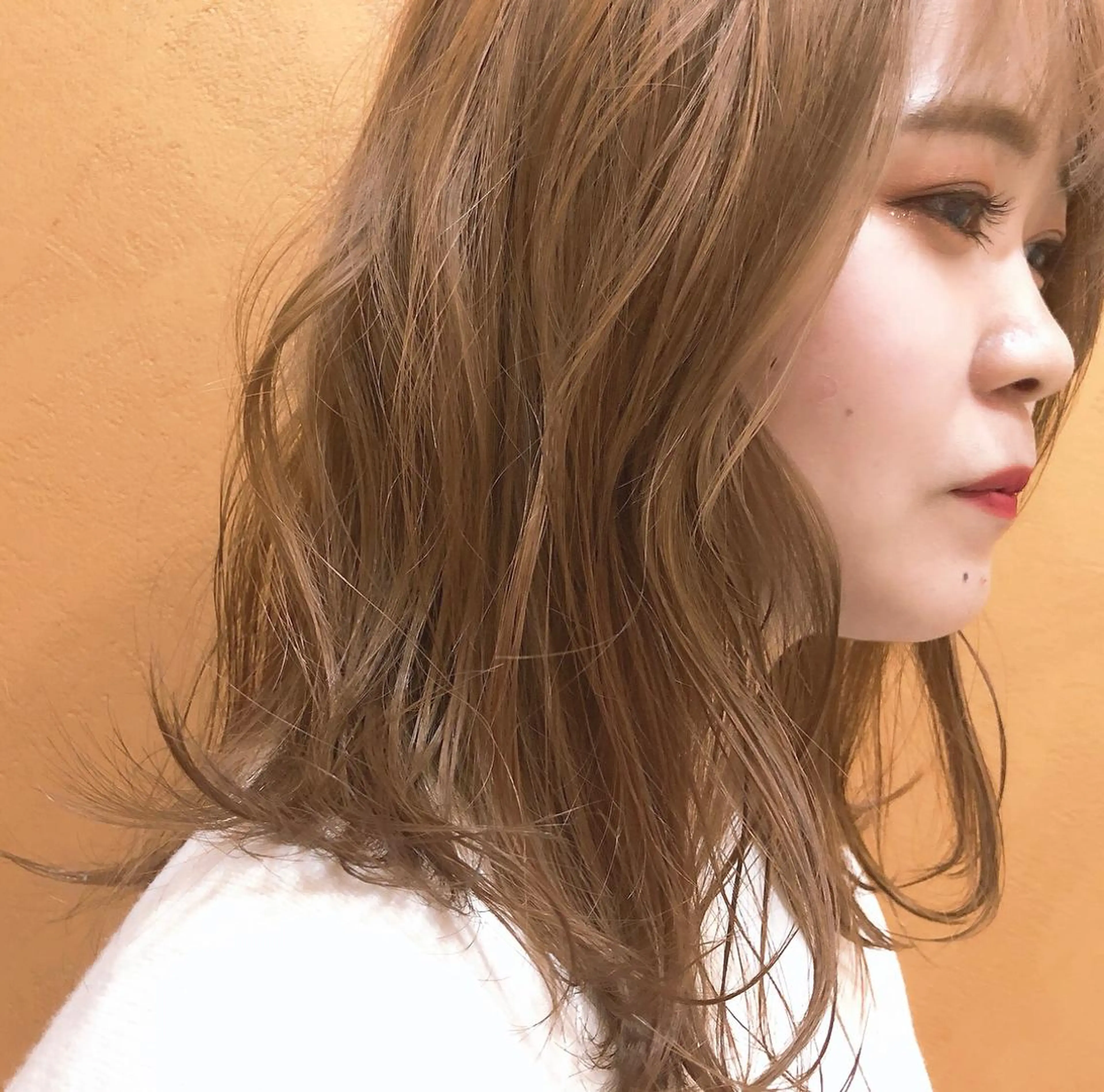 セミロング カラー 山口 明日花のヘアスタイル