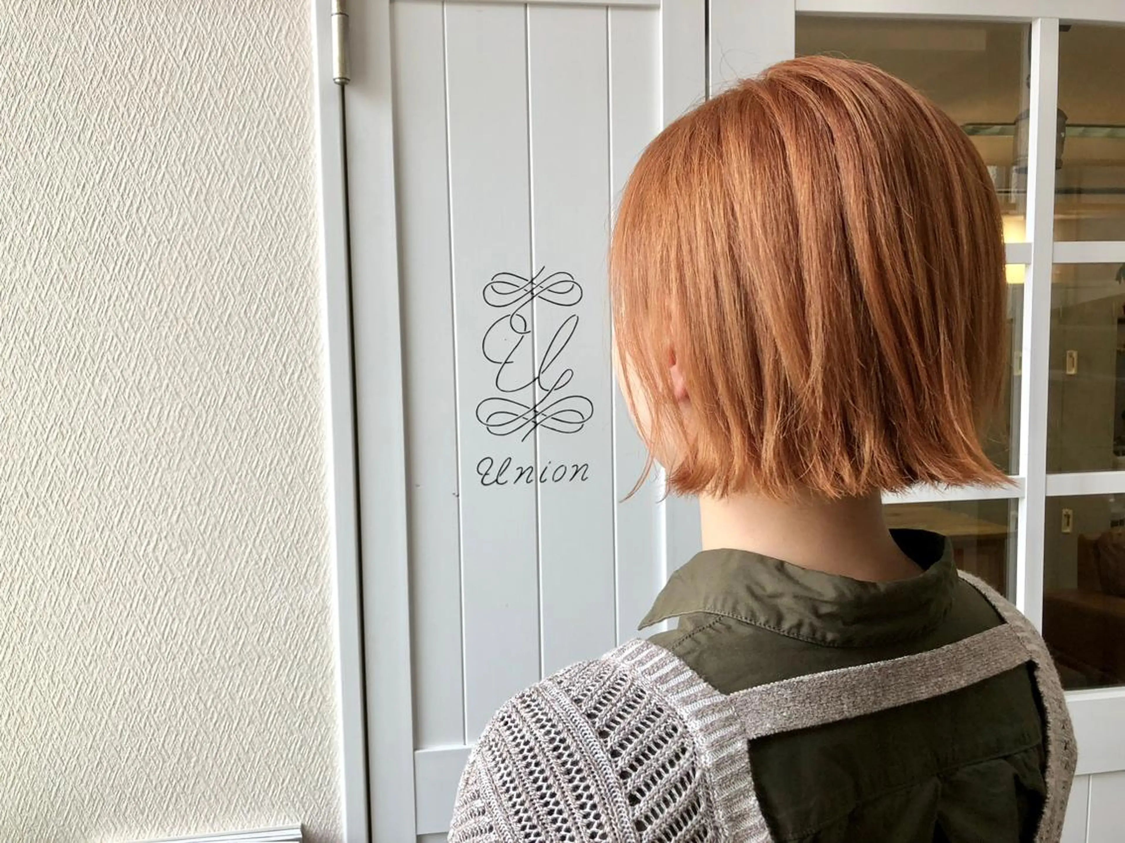 ミディアム カラー ベージュカラー ブリーチ オレンジ オレンジベージュ 小木曽智美 /ボブ/ショートのヘアスタイル