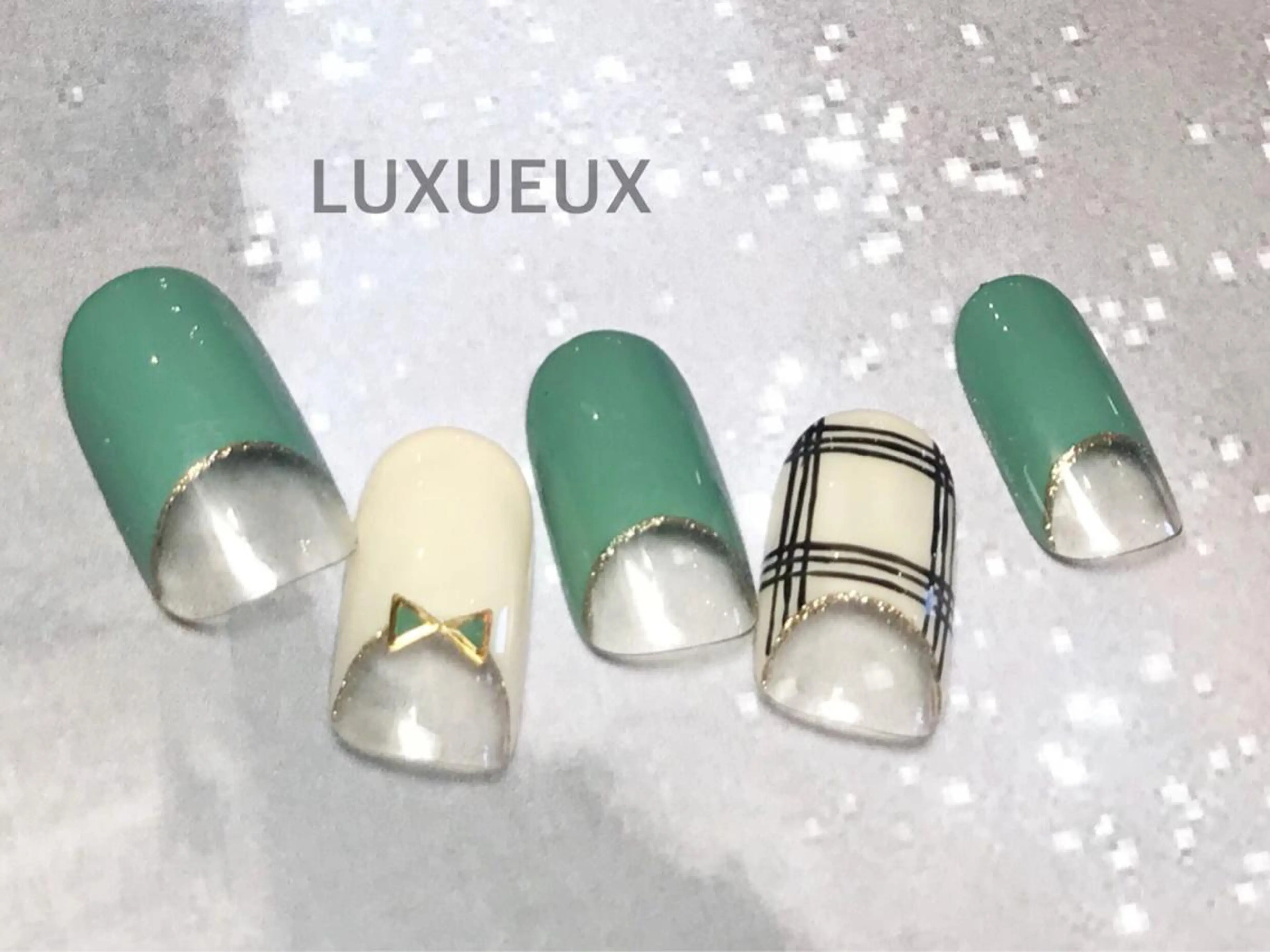 ネイル LUXUEUX春日店 (ルクソー)のネイルデザイン