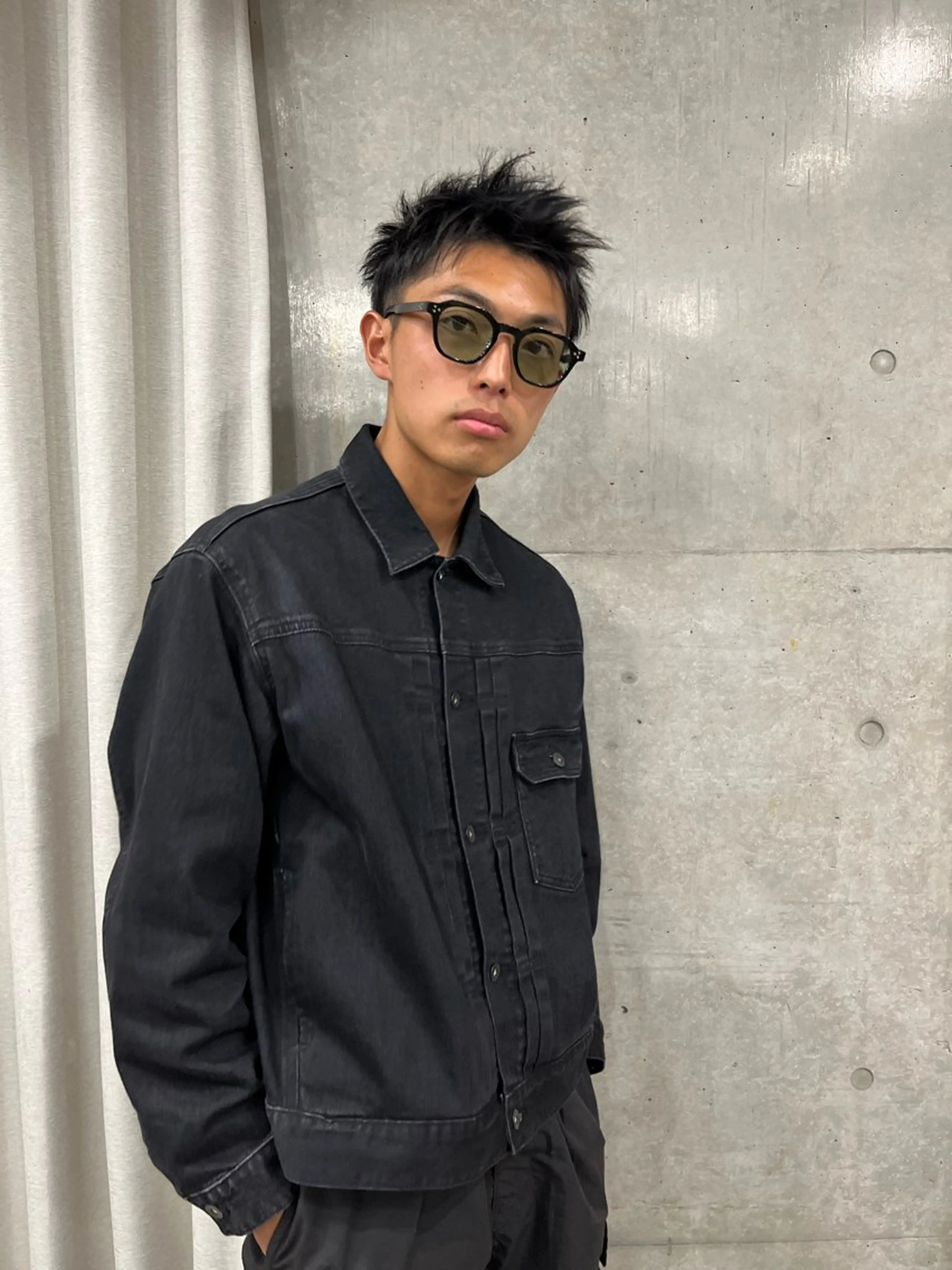 ショート メンズ カット 曲がる縮毛矯正 センターパートのヘアスタイル