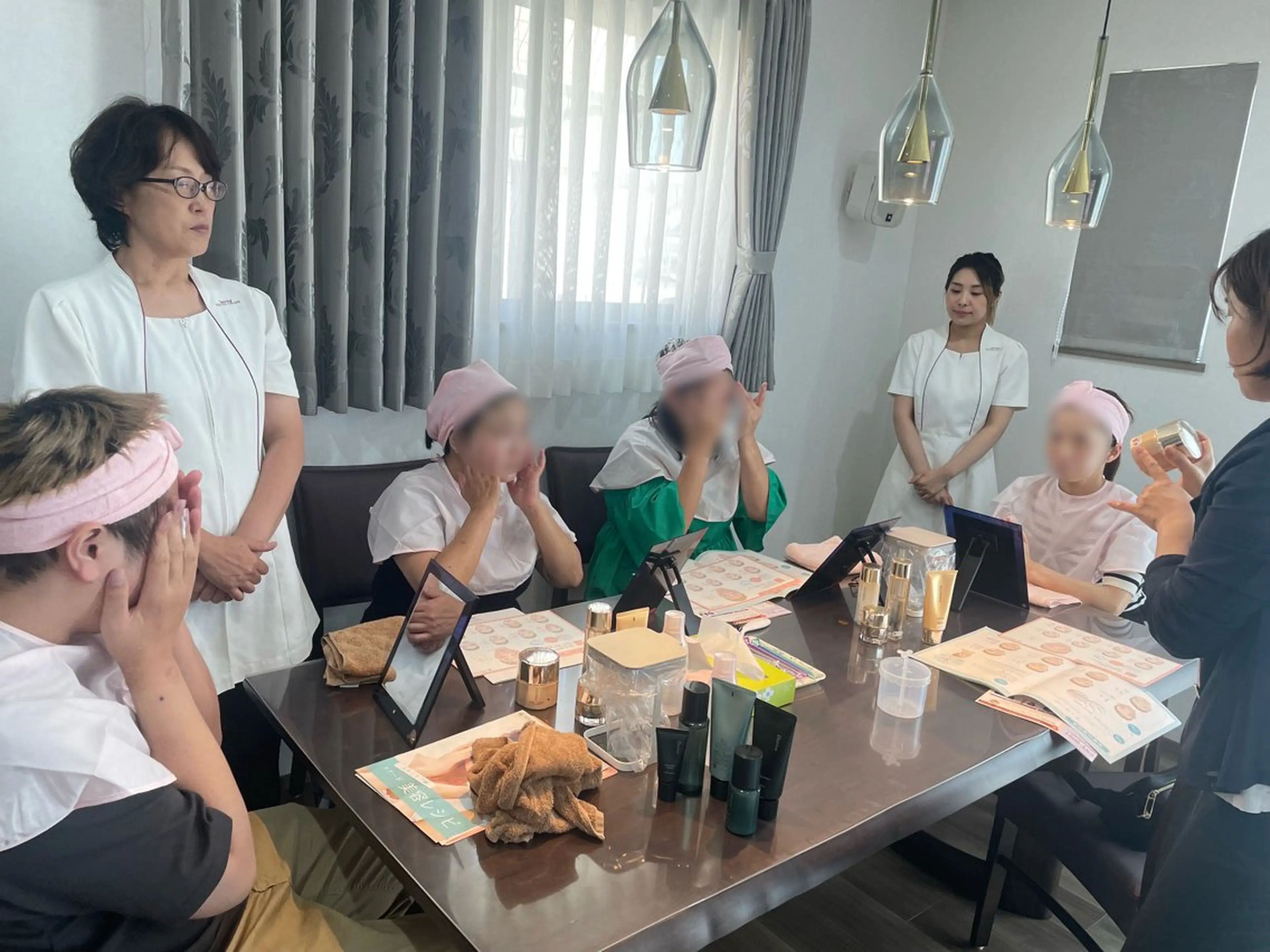 美肌へ導く!スキンチェック&お手入れ体験の写真