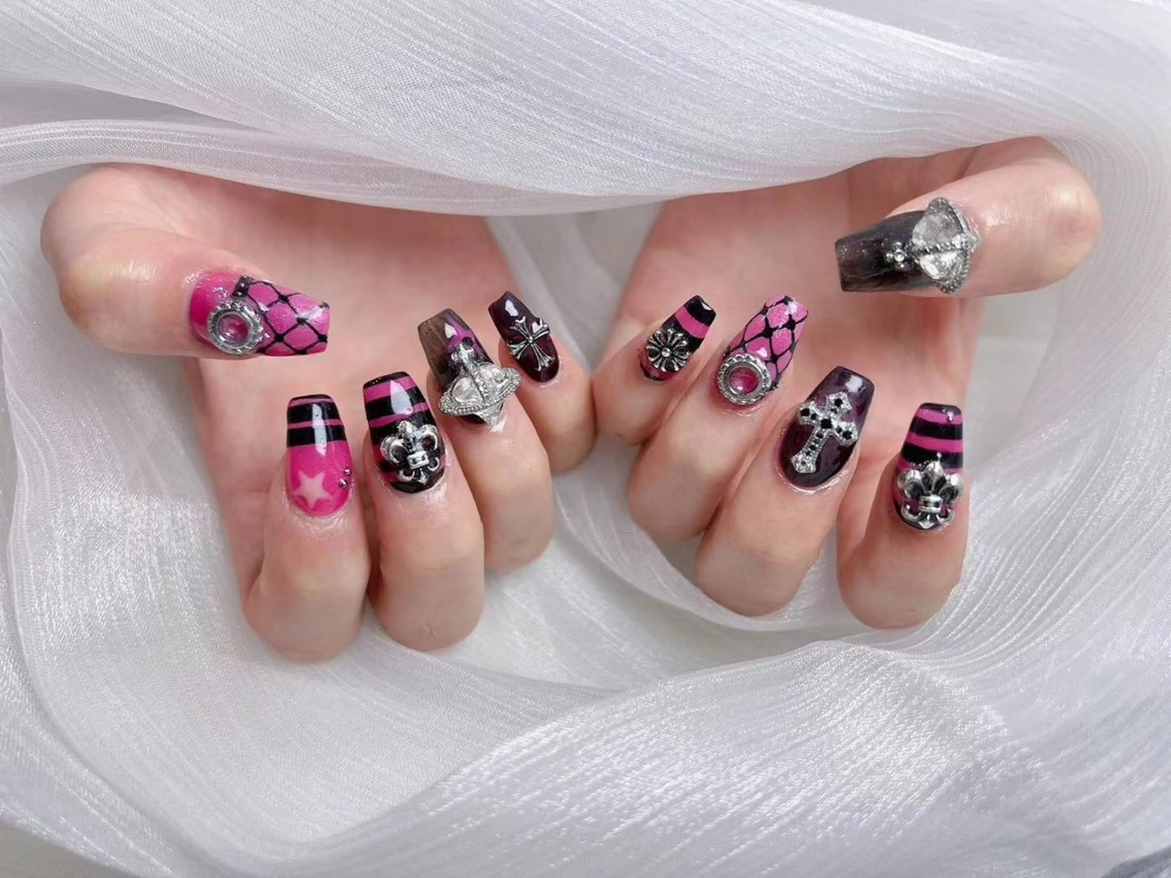 ネイル アートネイル フラワーネイル フットネイル ジェルネイル マグネットネイル Babarla　Nail　Salon所属・babarla Nailのネイルデザイン