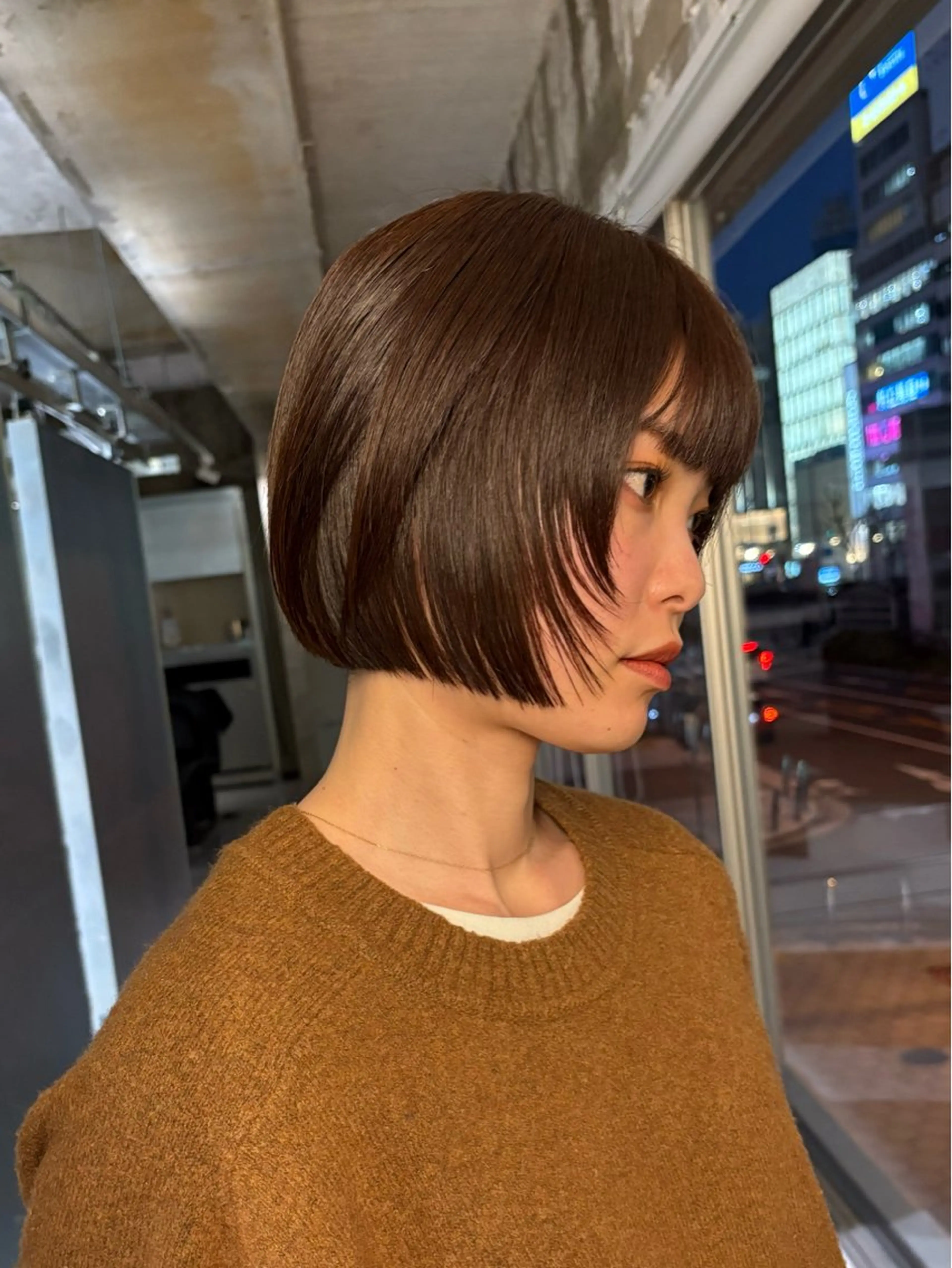 ショート カラー ボブ カット 浅見 文音のヘアスタイル