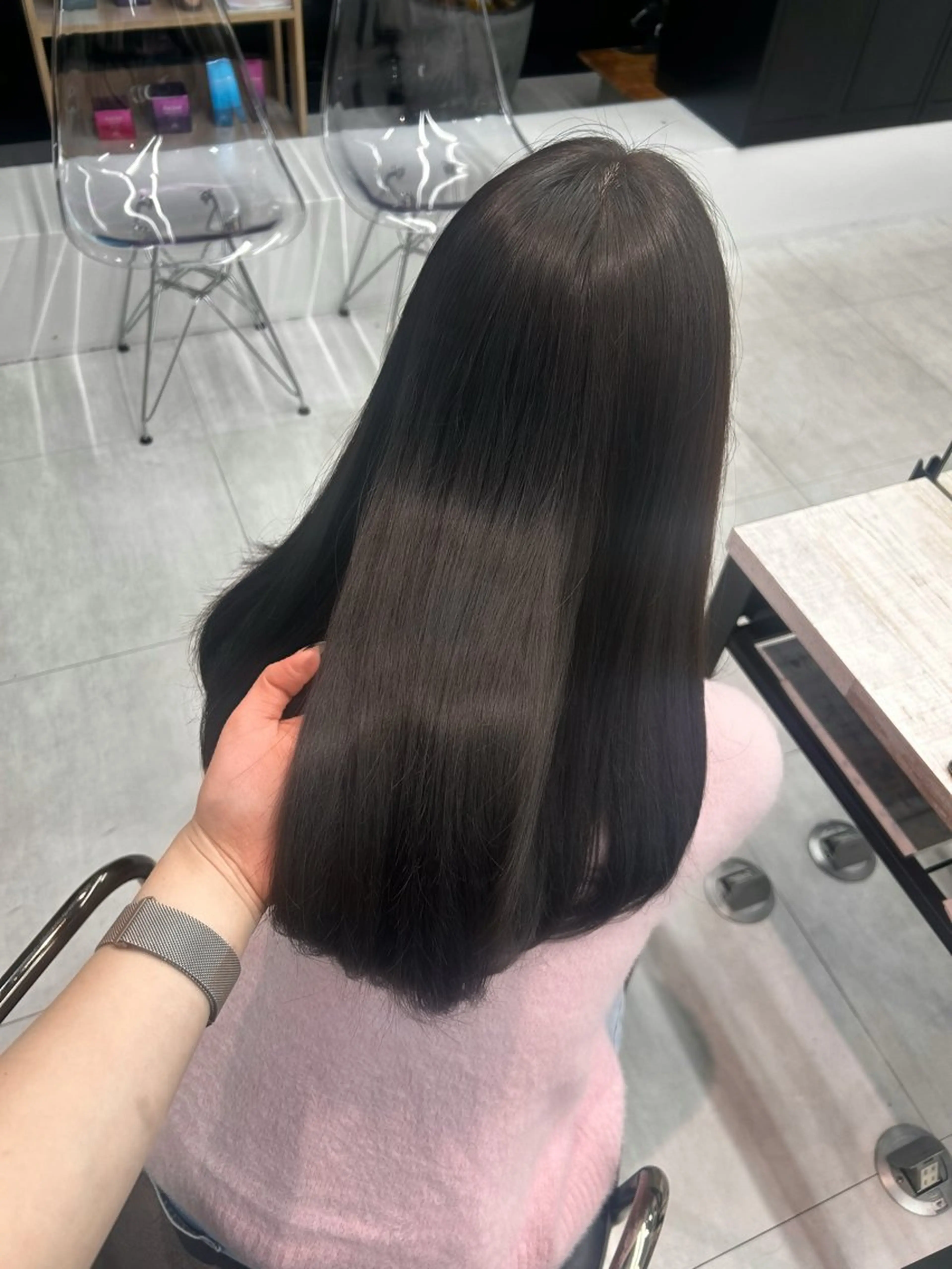 セミロング アッシュ アッシュブラウン ヘアカラー 大村 咲羅のヘアスタイル