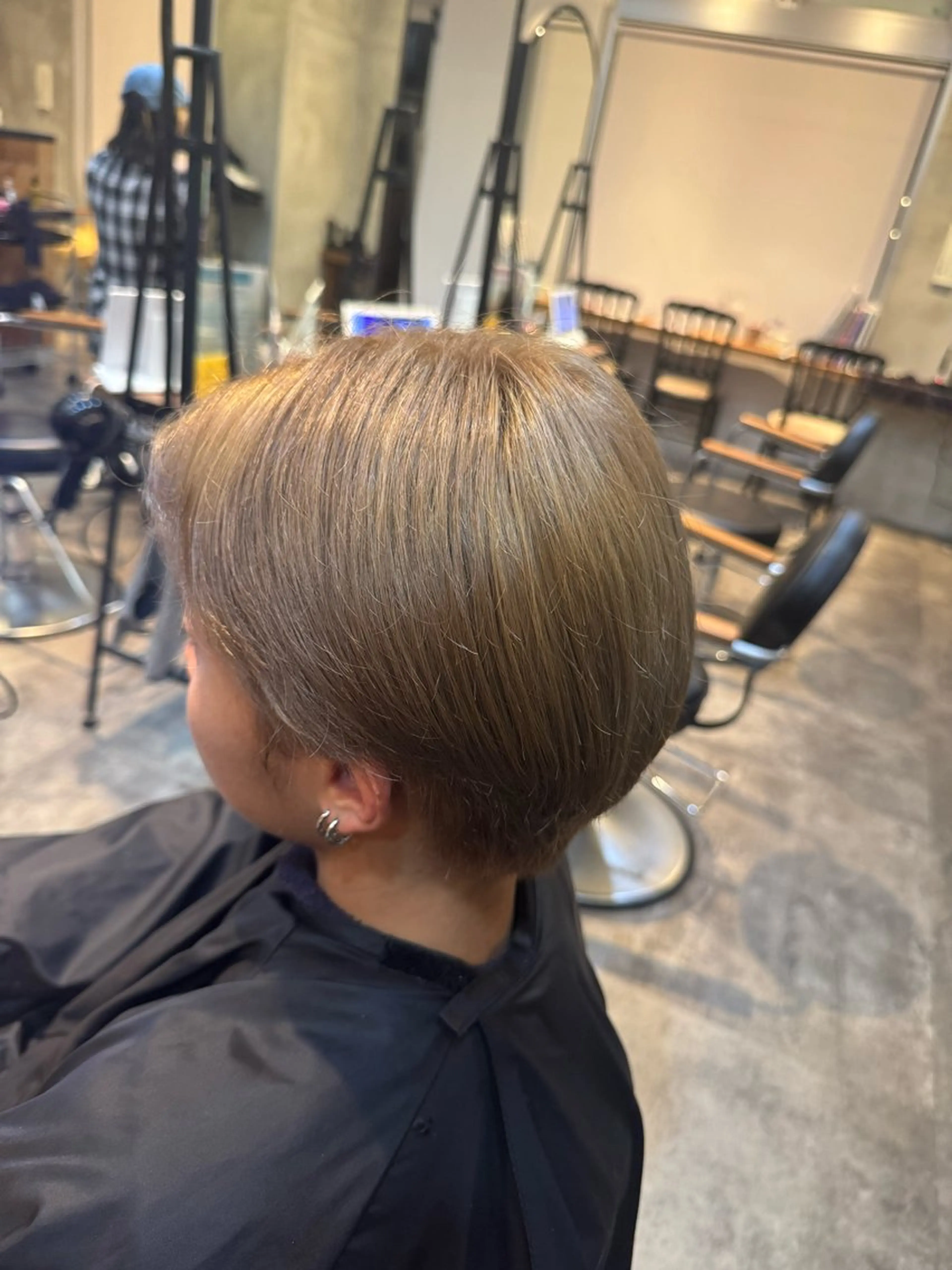 カラー メンズ メンズブリーチ ベージュカラー 黒髪 ブリーチ ミルクティーベージュ 原田 夢来のヘアスタイル