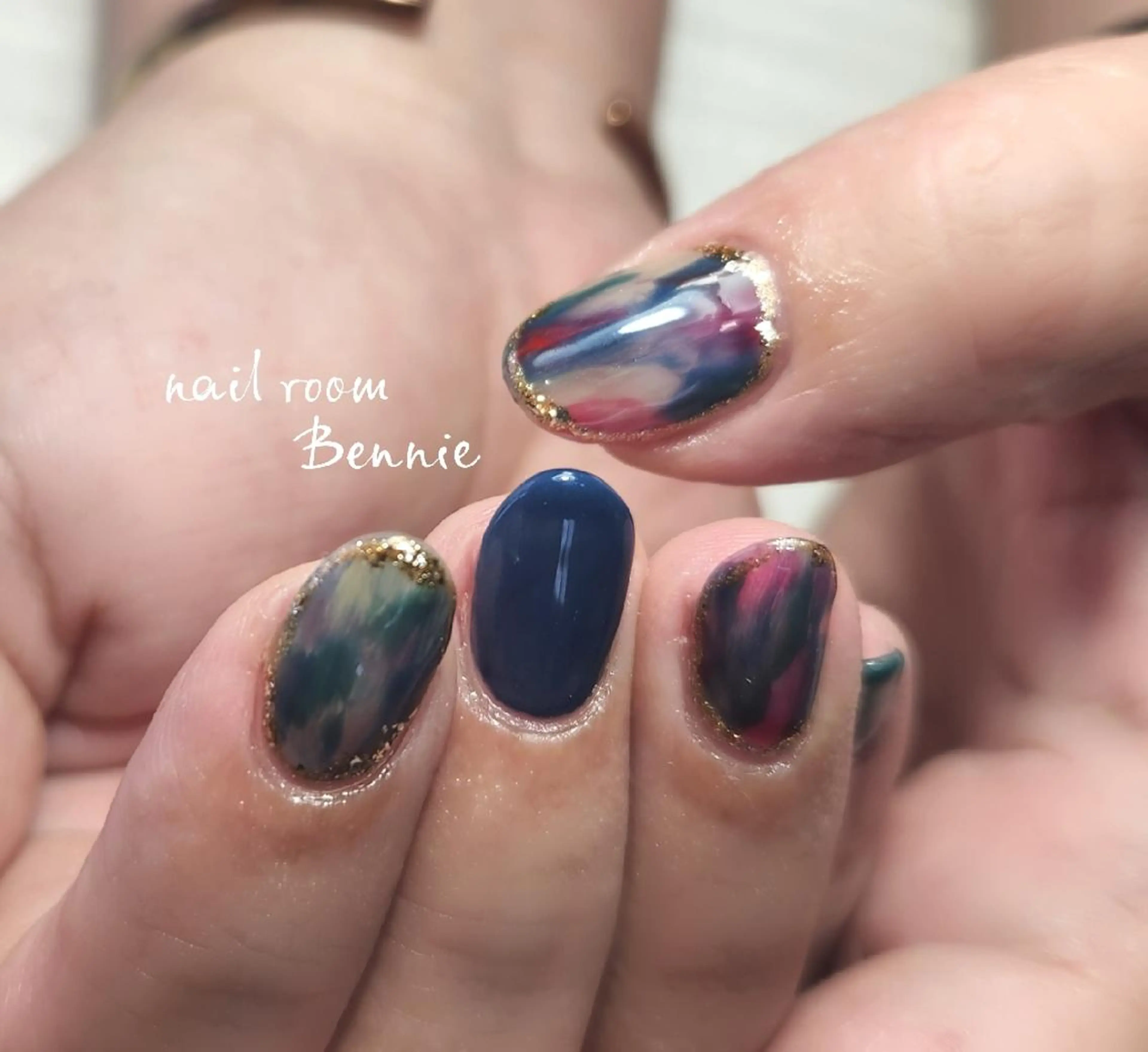 ネイル グリーン 持ち込み ネイビー ニュアンスネイル ハンドネイル   BENNIEのネイルデザイン