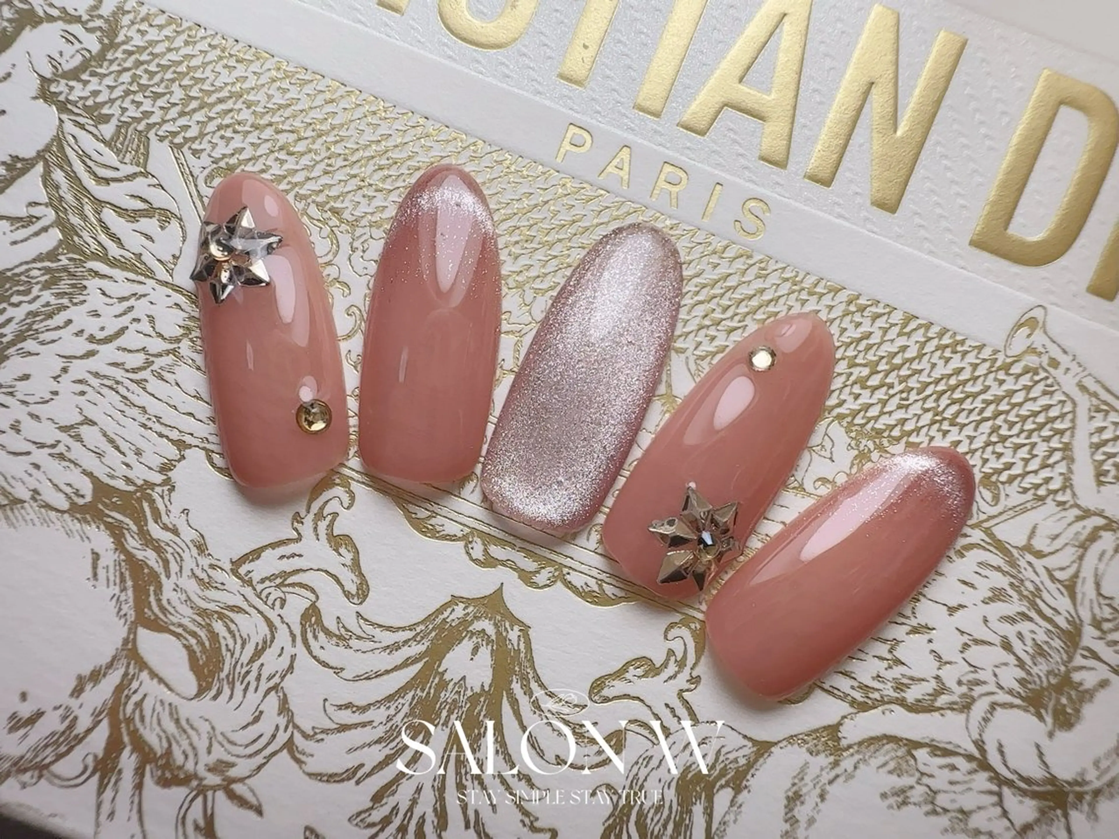 💅🏻気品が漂う♪【定額コースB】💅🏻季節に合わせたデザインが毎月入替！24種類からお選びいただける◎の写真