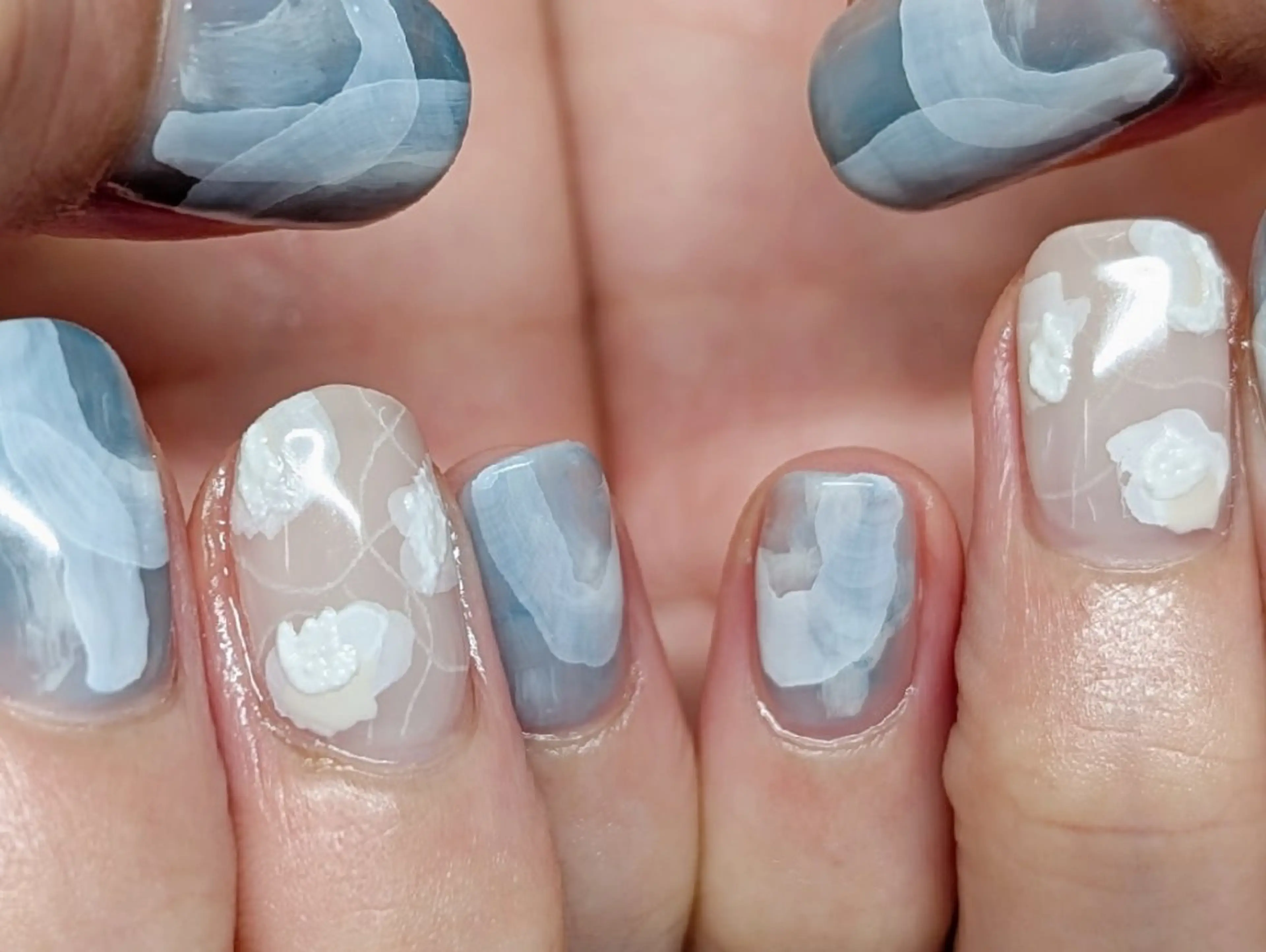 ネイル ブルー フラワーネイル ニュアンスネイル FIKA 折戸のネイルデザイン