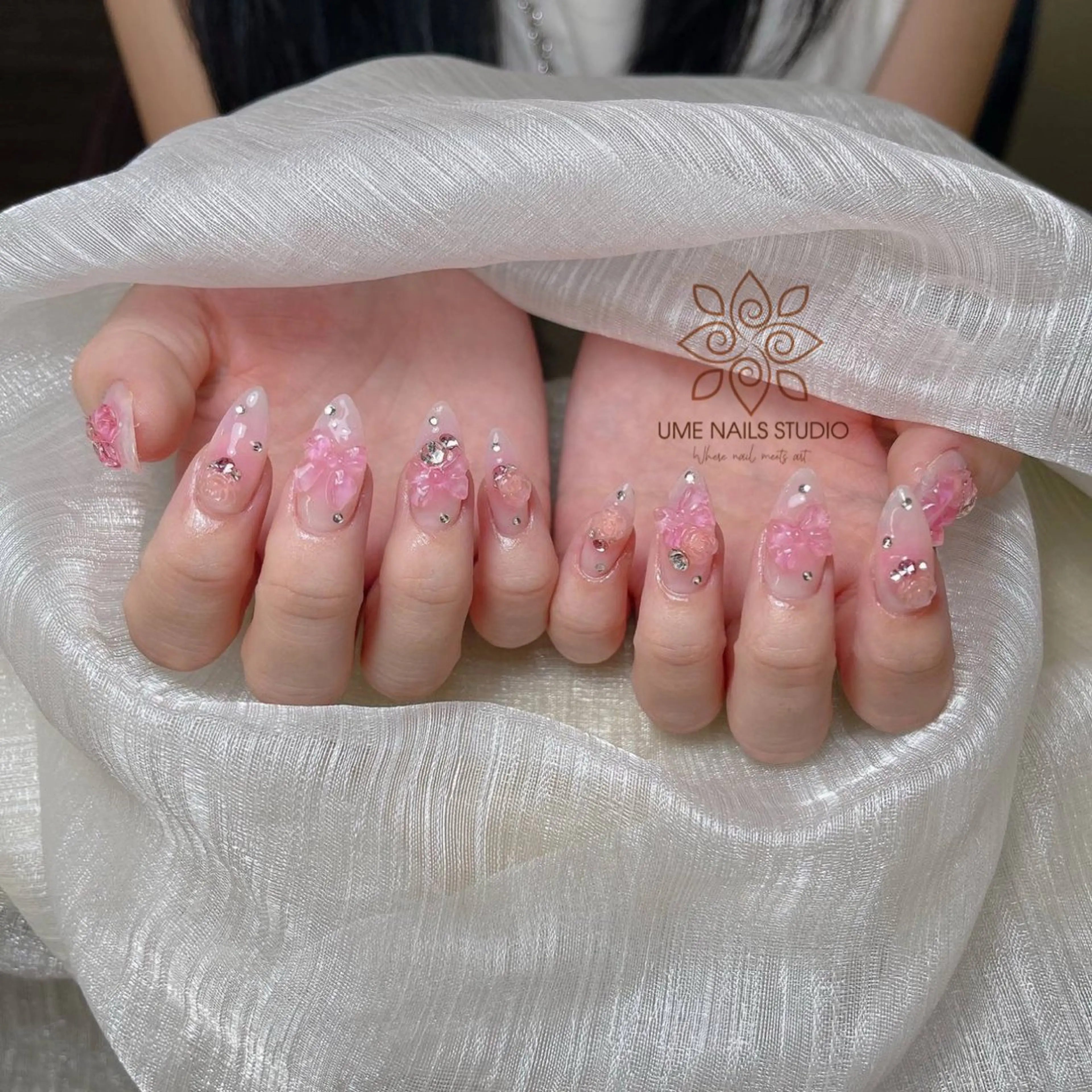 ネイル チークネイル クリアネイル ガーリー キラキラネイル 韓国ネイル Ume Nail Studioのネイルデザイン