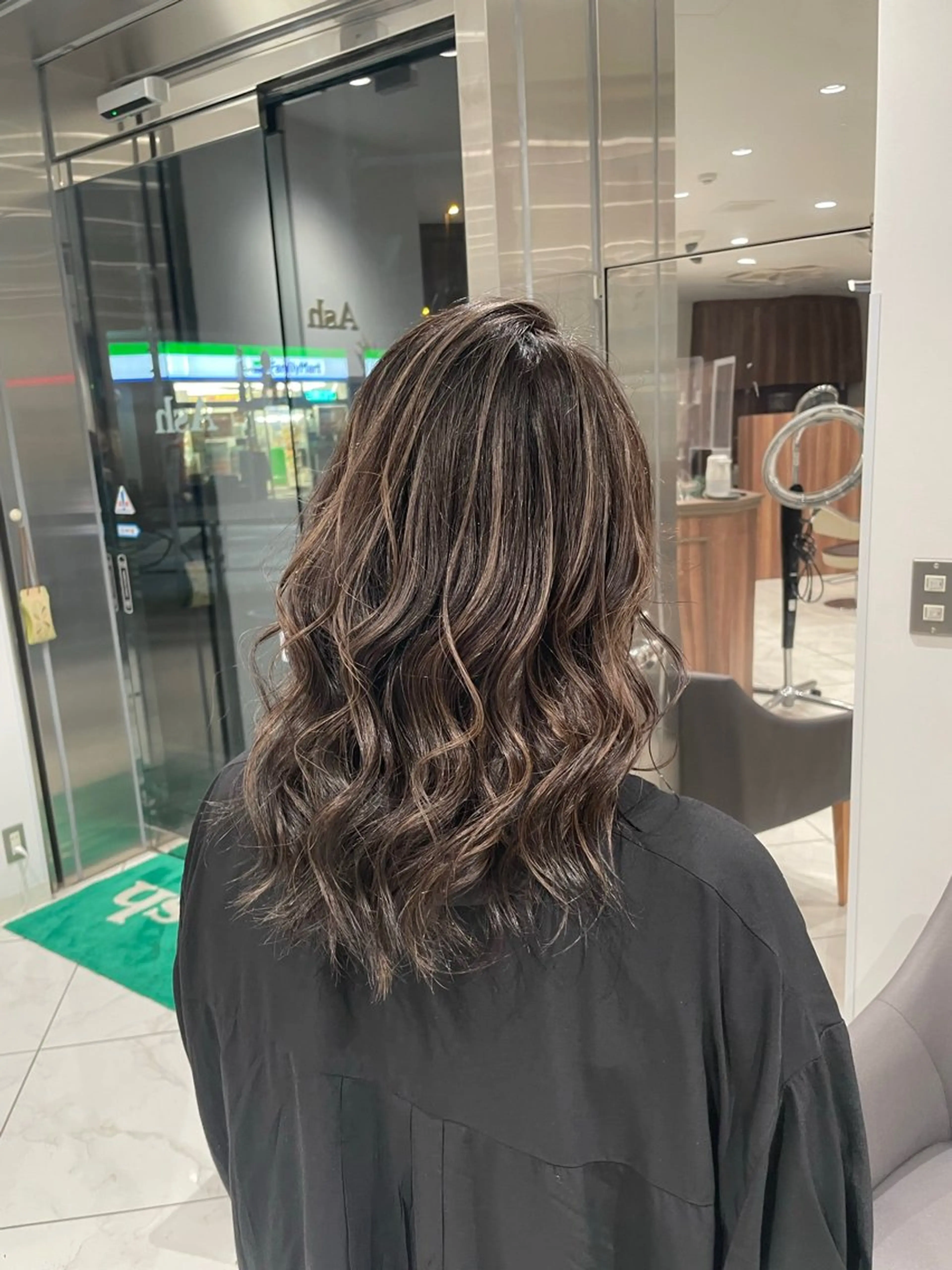 ミディアム カラー ハイライトカラー ハイライト 髪質改善 トリートメント ヘアカラー 🇰🇷韓国ヘア★ 副店長.쿠리타⭐︎のヘアスタイル