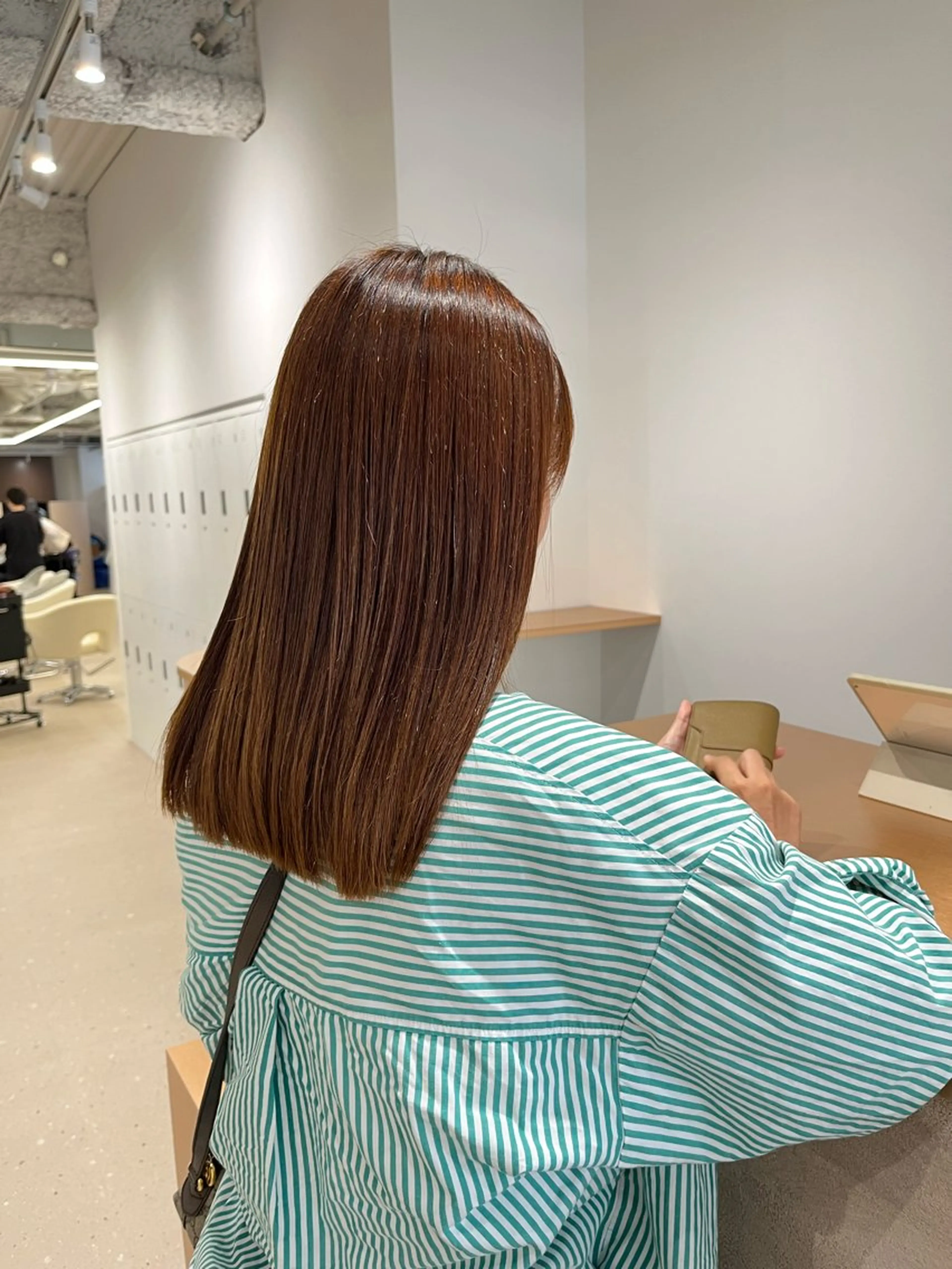 ミディアム カラー 阪本 桃のヘアスタイル