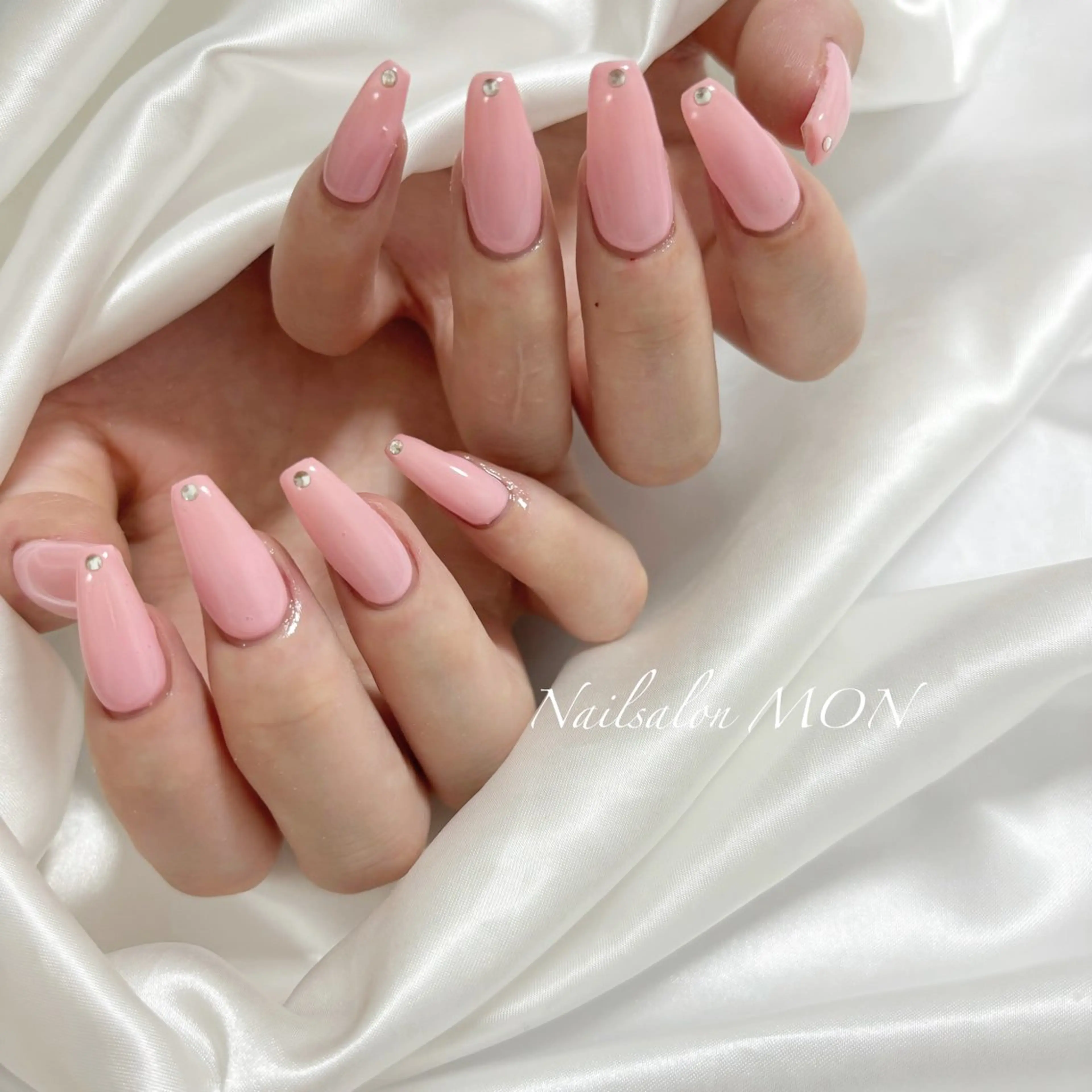 ネイル ストーンネイル ハンドネイル Nailsalon MONのネイルデザイン