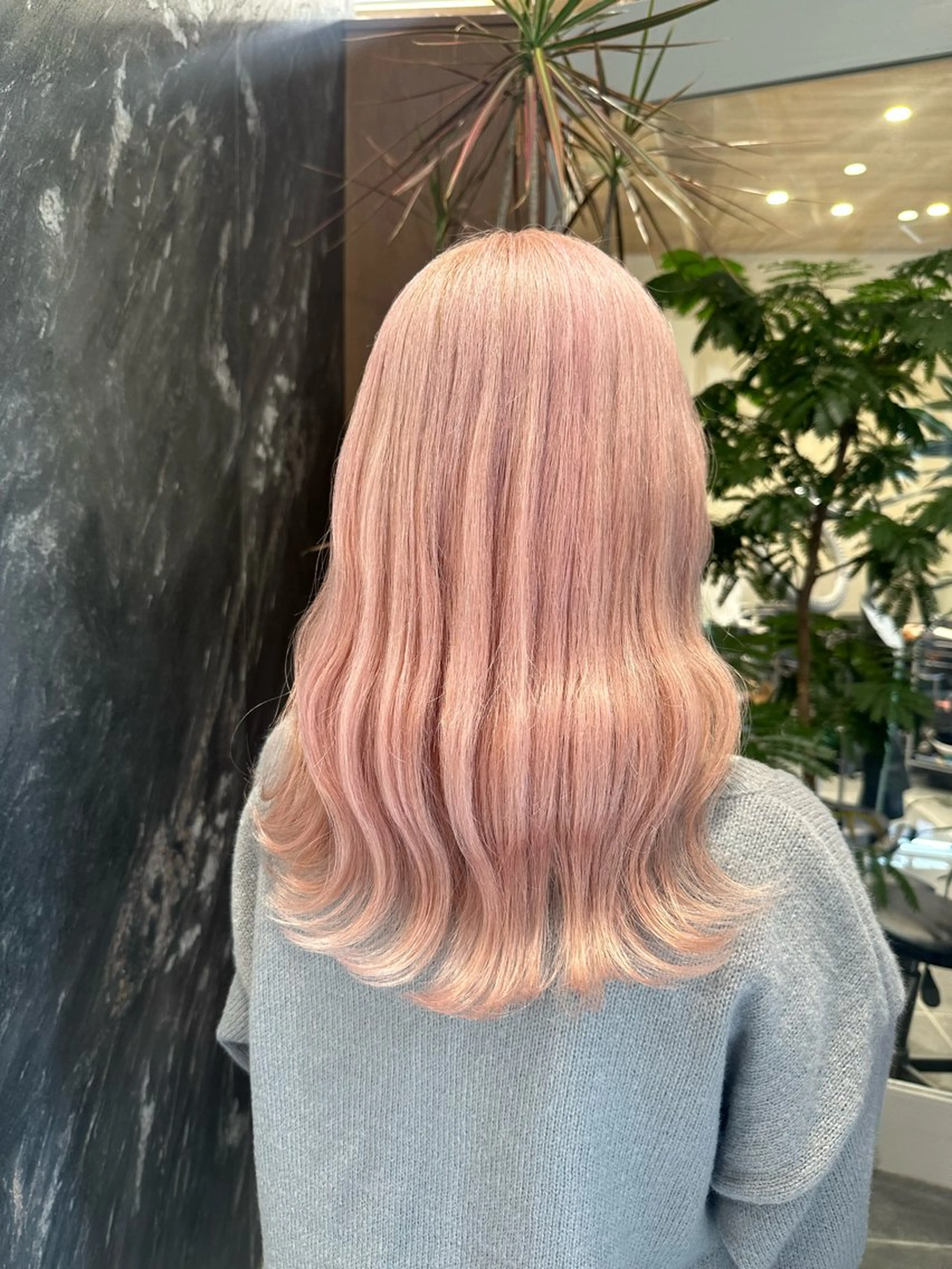 セミロング カラー ピンクカラー ホワイトピンク ヘアカラー トリートメント 💋ハイトーンデザイ ンヘア💋A'nyuのヘアスタイル