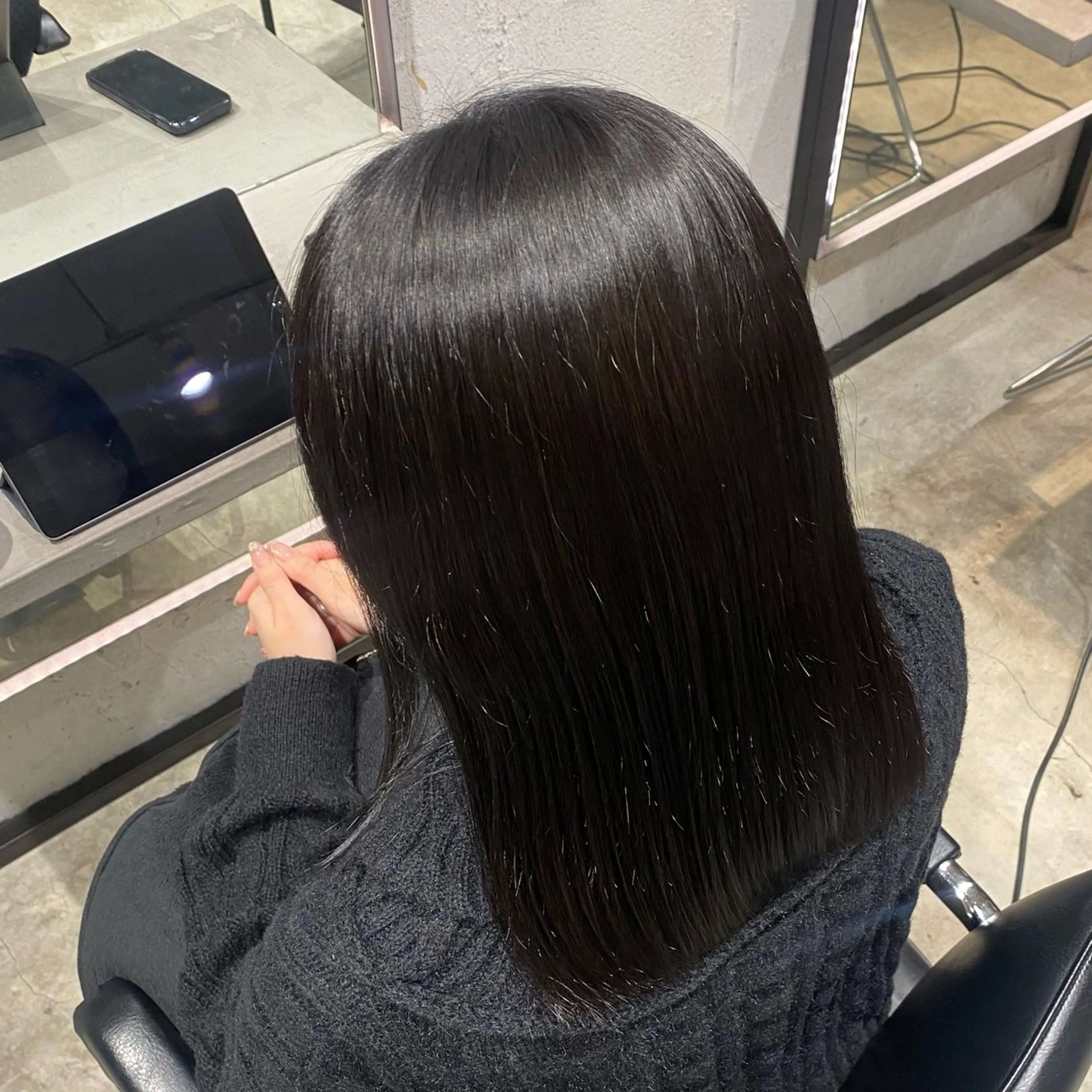 ミディアム カラー 黒髪 はなか こうすけのヘアスタイル