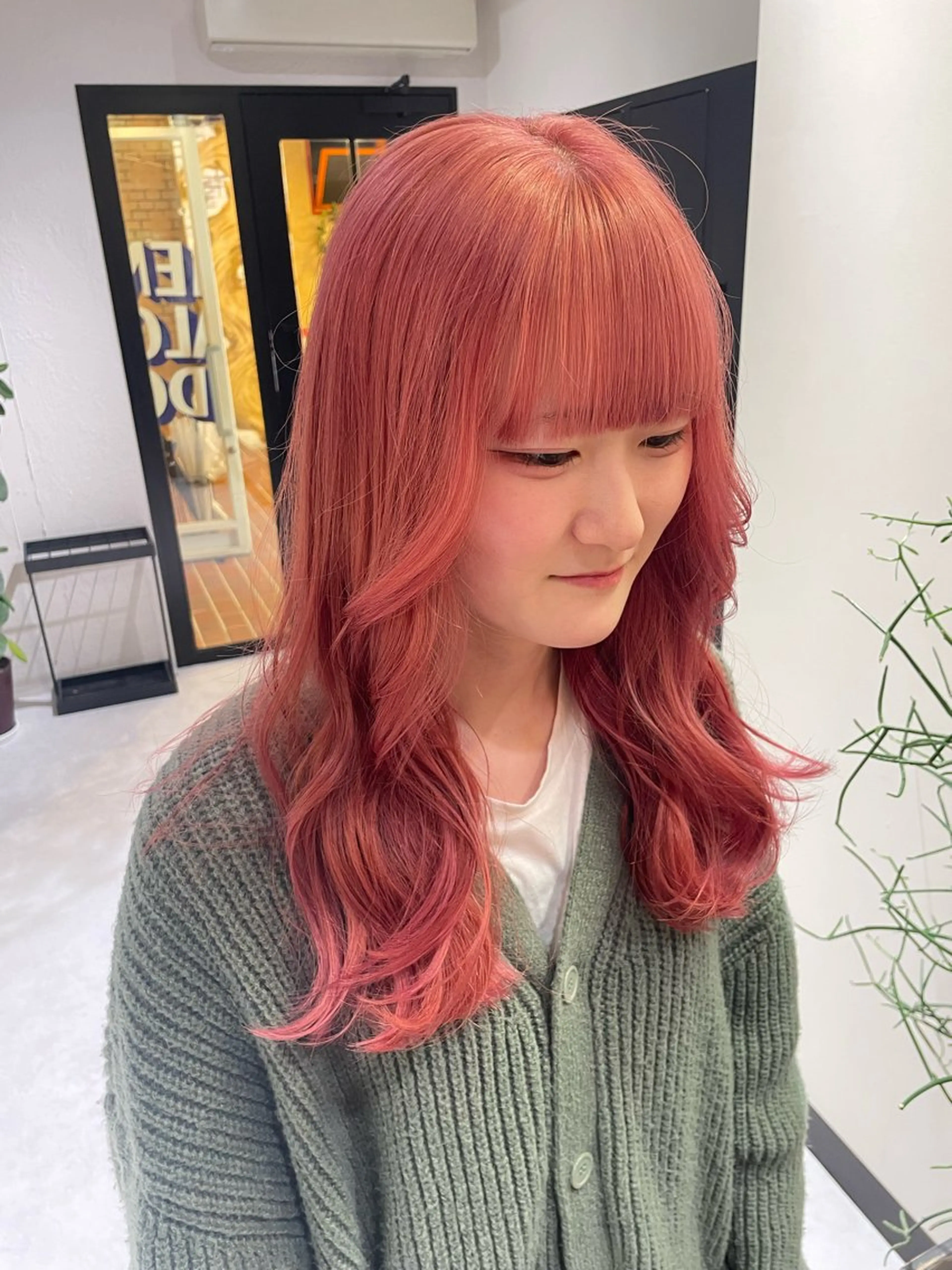 ロング ヘアカラー トリートメント _WHITE 佐伯 碧のヘアスタイル