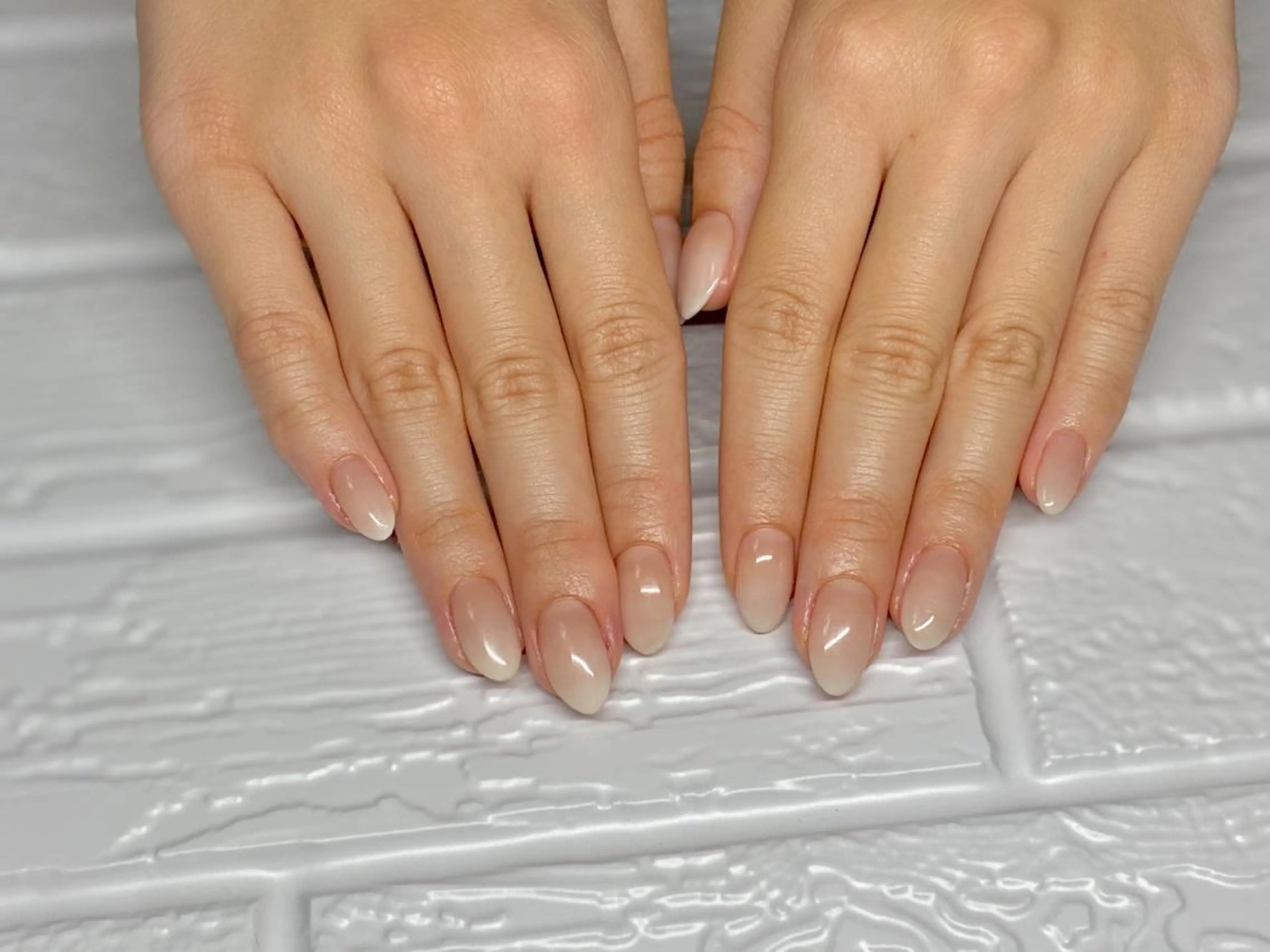 ネイル グラデーション ホワイト akita kazumiのネイルデザイン