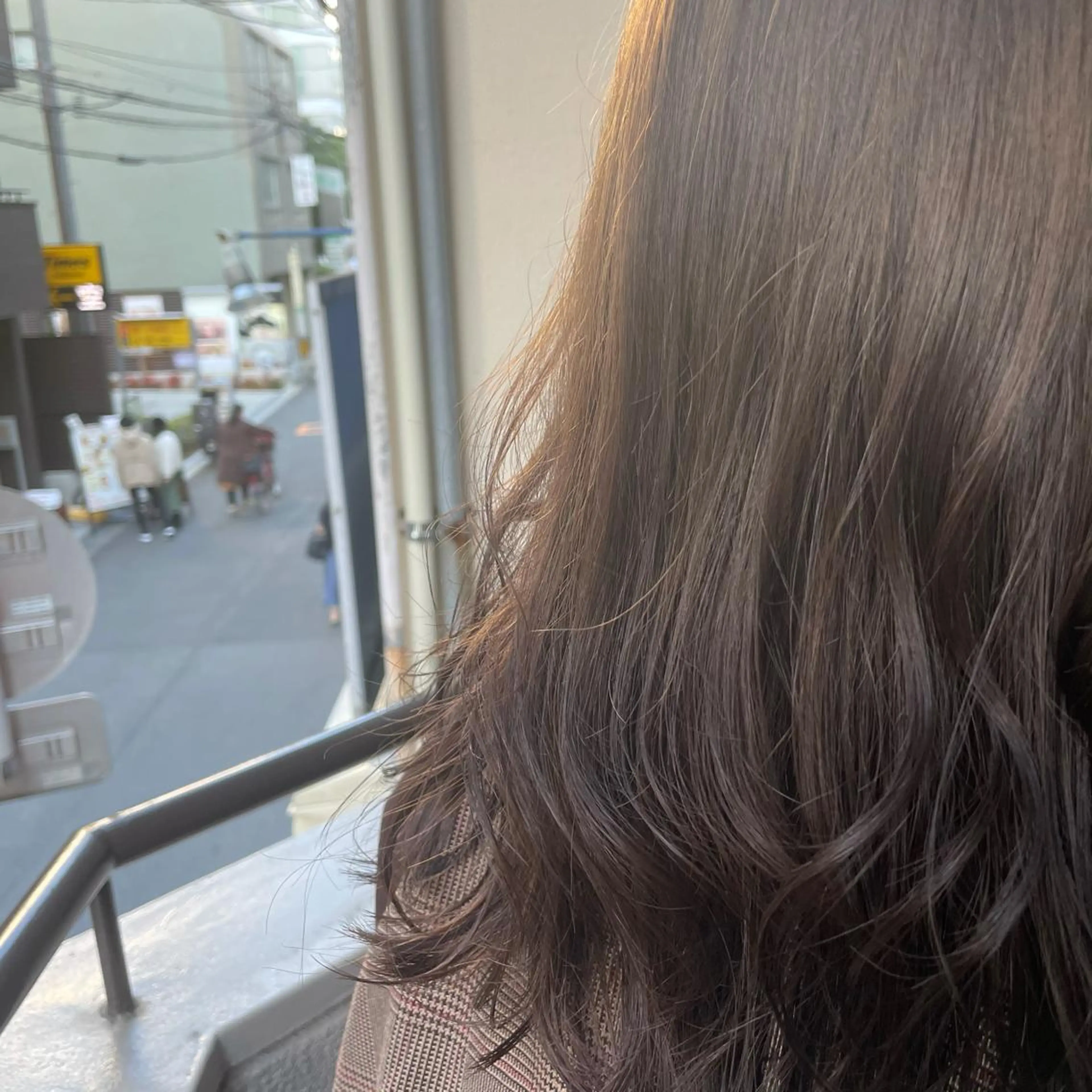 ミディアム カラー パーマ ヘアアレンジ メンズ キッズ ネイル マツエク・マツパ ヘアカラー トリートメント ヘアセット 切りっぱなしヘアボブ ミディアムヘアRYOのヘアスタイル