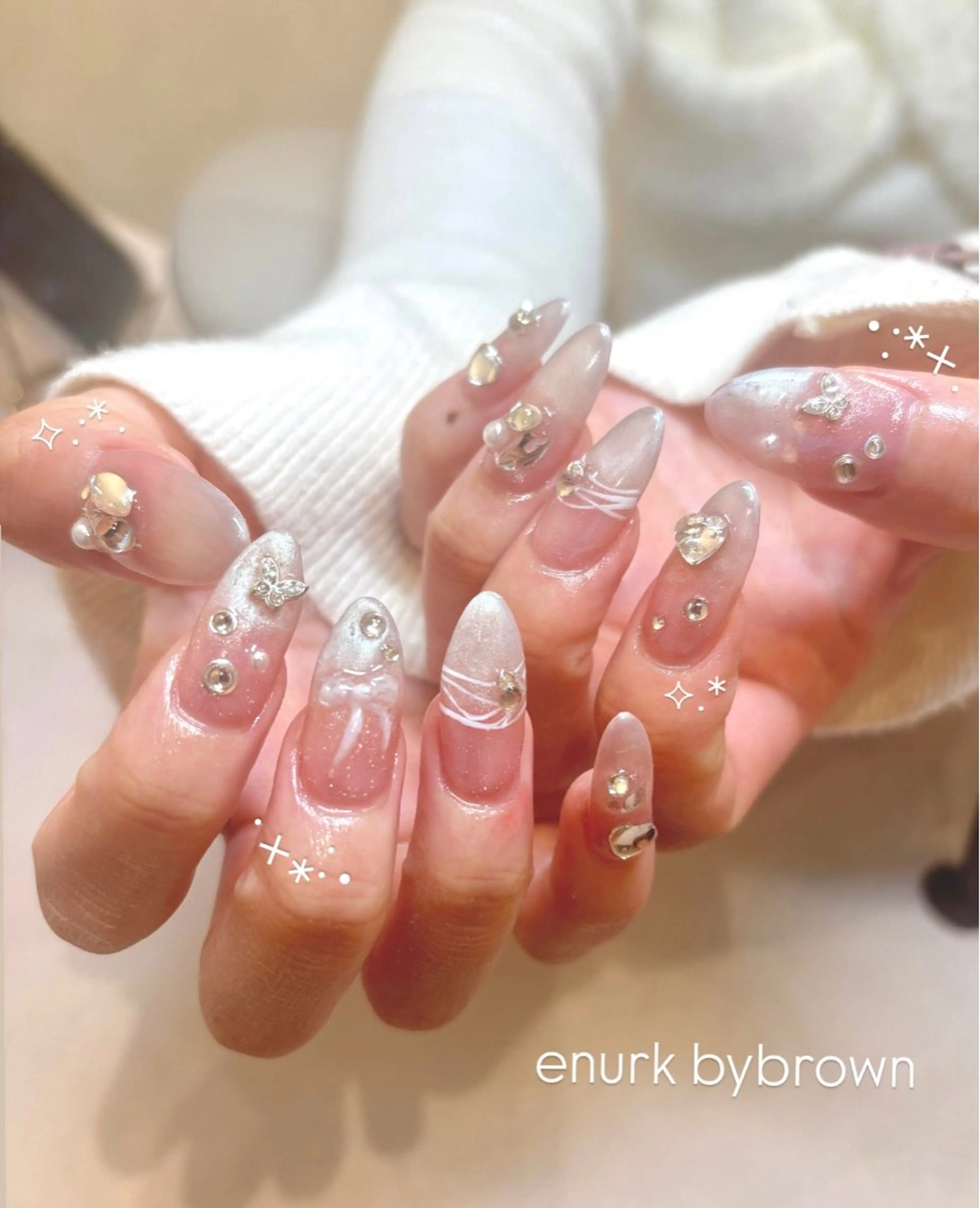 ネイル 長さ出し グラデーション リボン ストーンネイル ワンホンネイル ハンドネイル enurk店 🍋 M I K U  *のその他イメージ