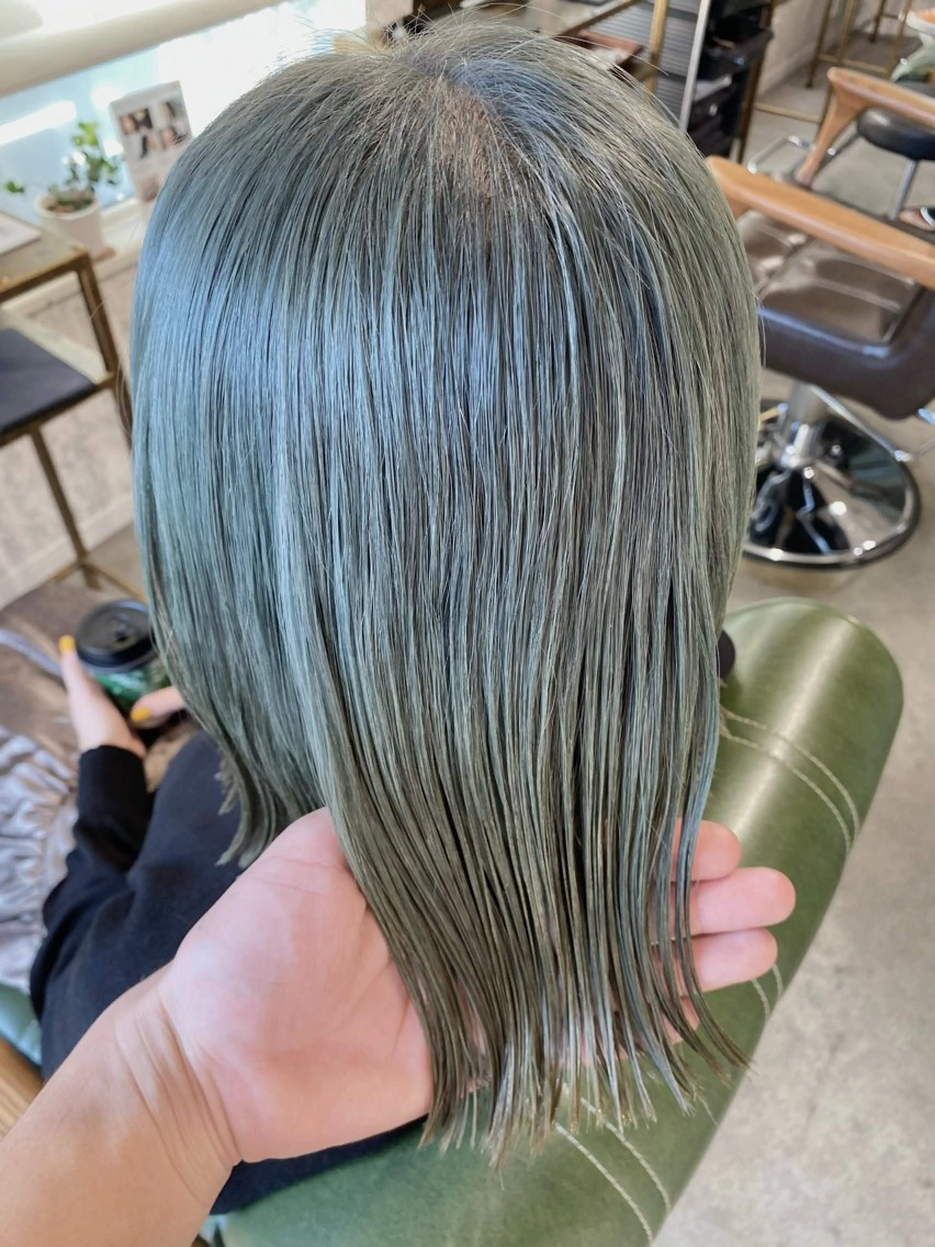 セミロング ヘアカラー トリートメント 白木 遥太のヘアスタイル