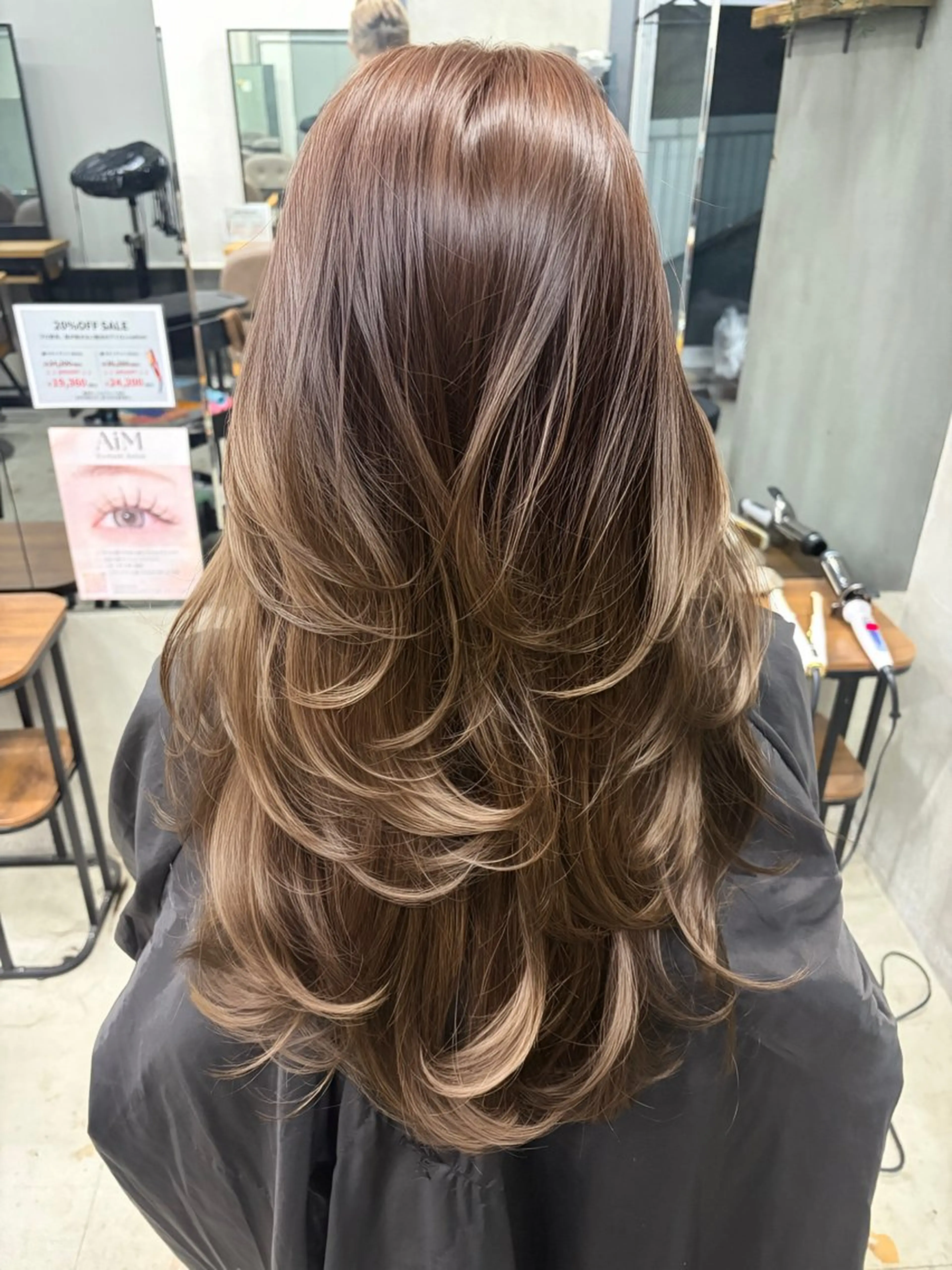 ロング カット ヘアカラー トリートメント maya レイヤーカットのヘアスタイル