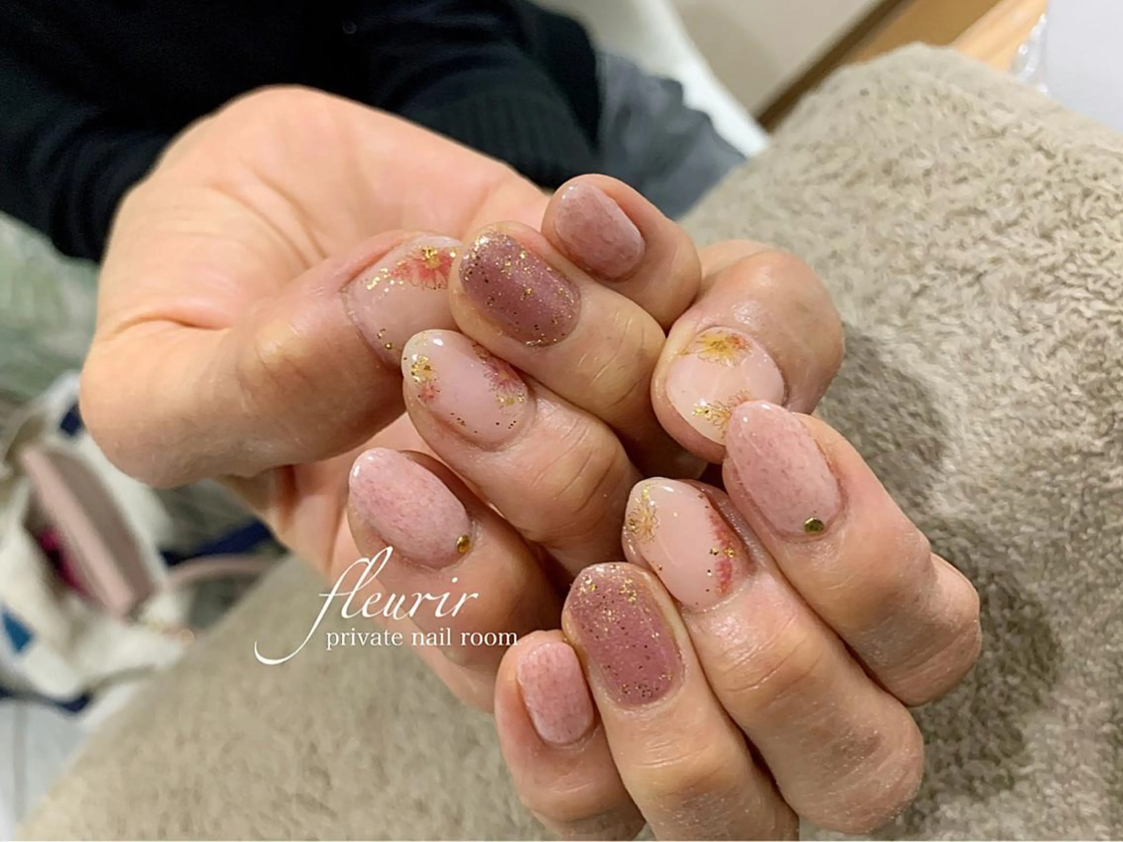 ネイル フラワーネイル ラメ(グリッター) ピンク パープル フルリール 【プライベートサロンのネイルデザイン