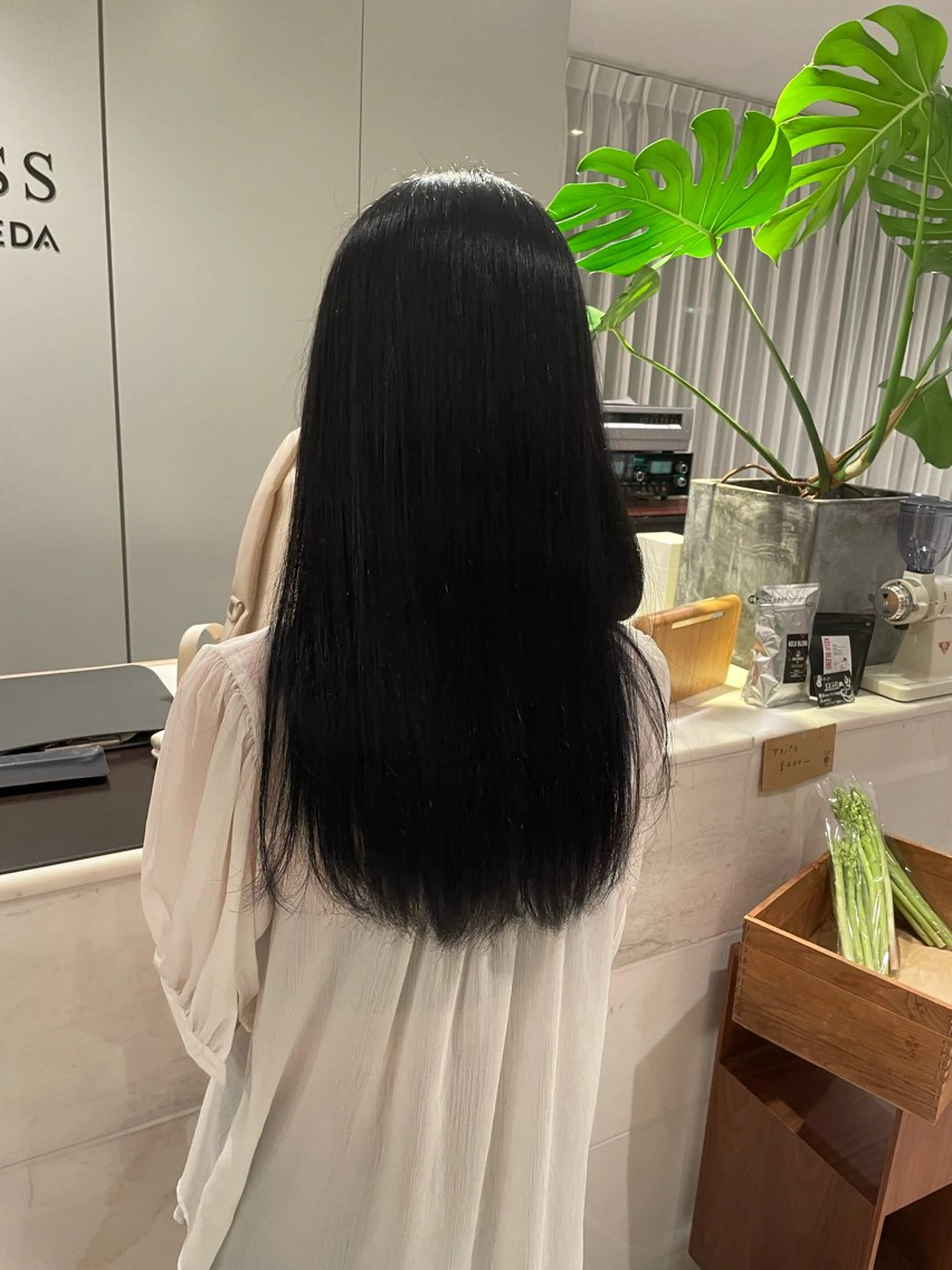 ロング カラー 黒髪 ブルーカラー ブルーブラック カット ヘアカラー トリートメント レイヤーカット/顔 周りカット/髪質改善のヘアスタイル