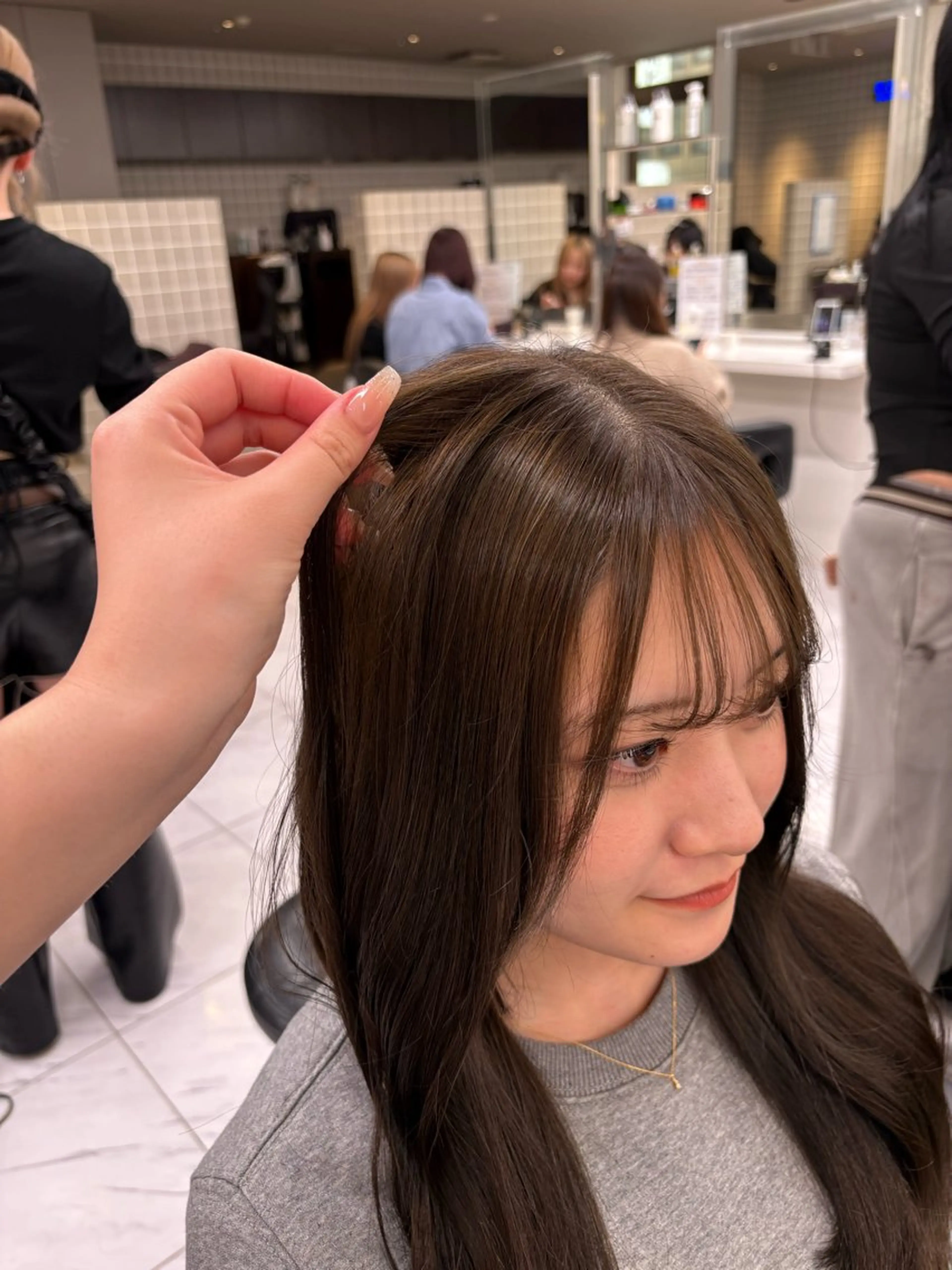 カラー ヘアカラー トリートメント 透明感ベージュ🤎 ナチュラルレイヤーのヘアスタイル