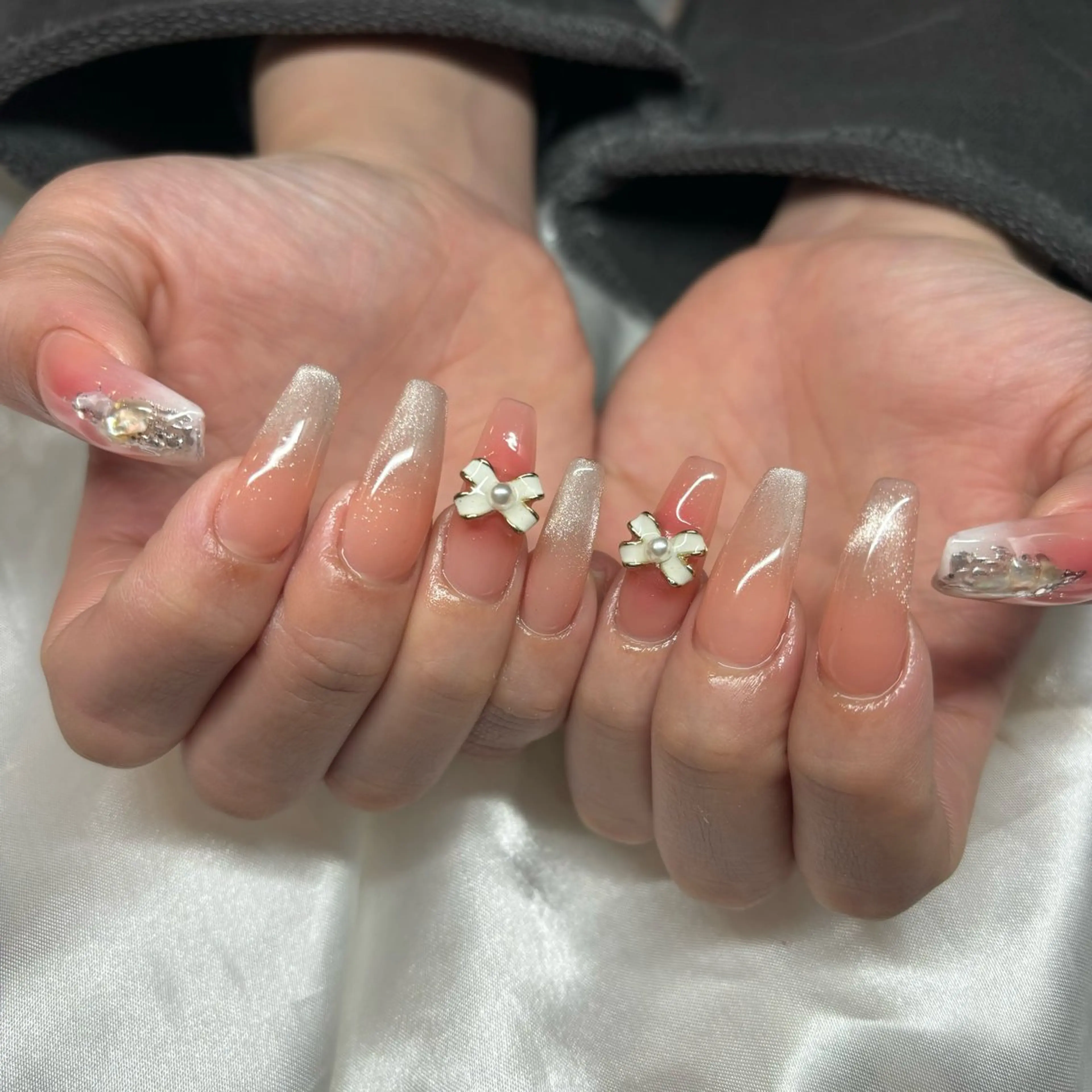 ネイル 長さ出し 卒業式 キラキラネイル ロングネイル 持ち込み happiness nailのネイルデザイン