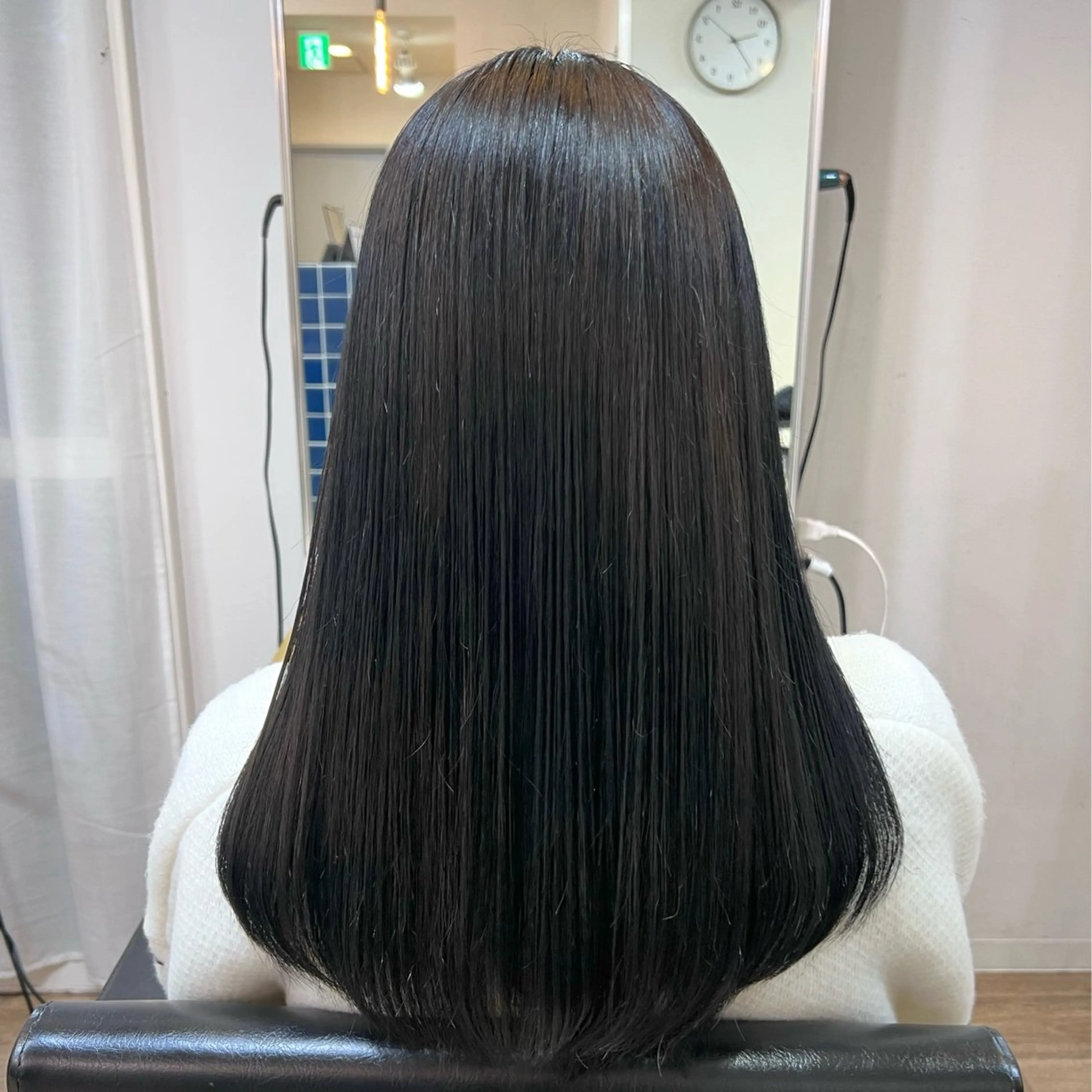 セミロング カラー パーマ ベージュカラー 黒髪 ブルーカラー ブルーブラック ブラウンカラー カット 縮毛矯正 トリートメント akira｜ 透明感ベージュ｜梅田のヘアスタイル