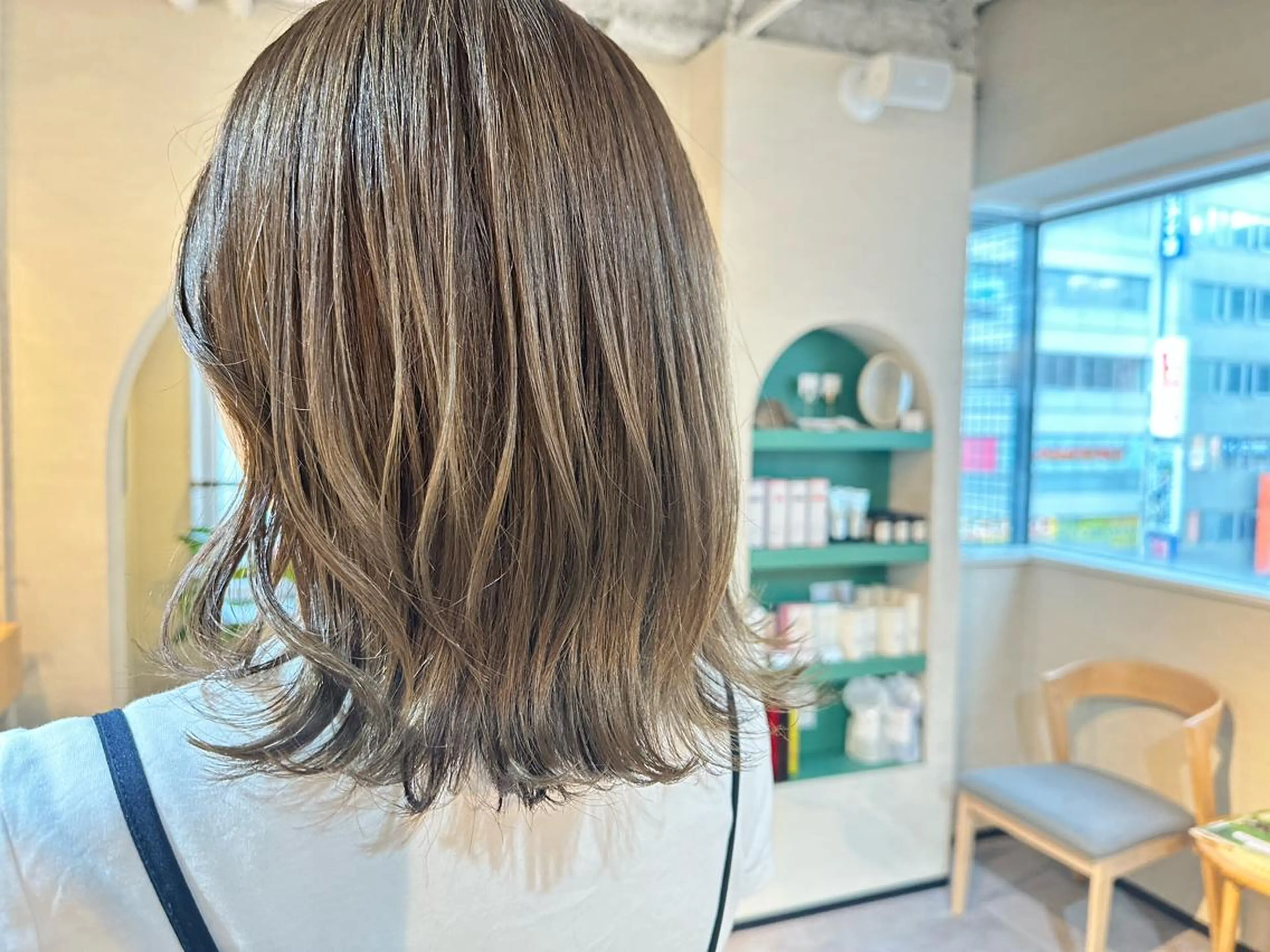 ミディアム カラー アッシュ ベージュカラー ハイライトカラー ラベンダーカラー ラベンダーアッシュ カット ヘアカラー 【Uneユヌ】菊地 春那のヘアスタイル