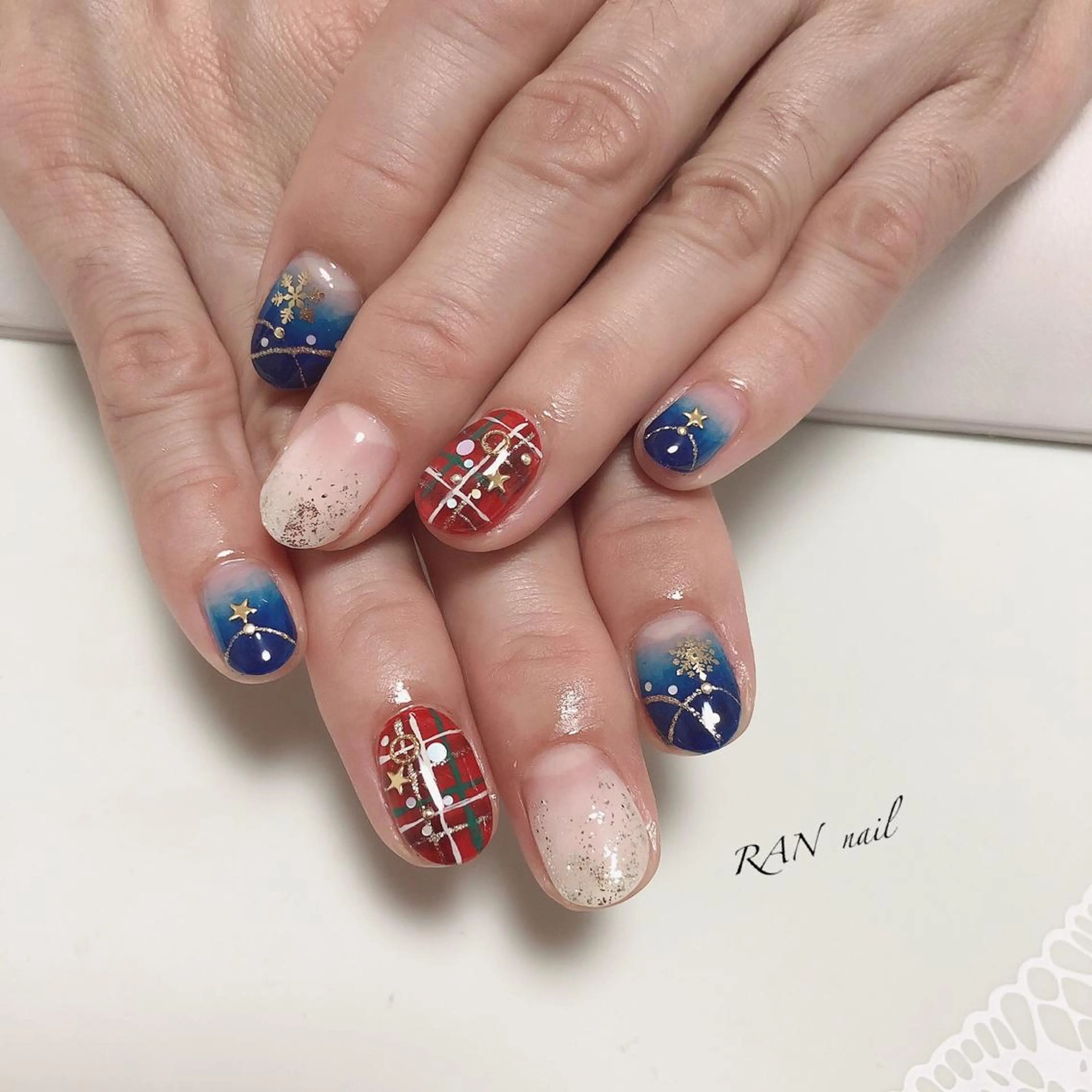 ネイル ブルー フットネイル ゴールド オフィスネイル 赤色 ハンドネイル フットネイル RAN nailのネイルデザイン