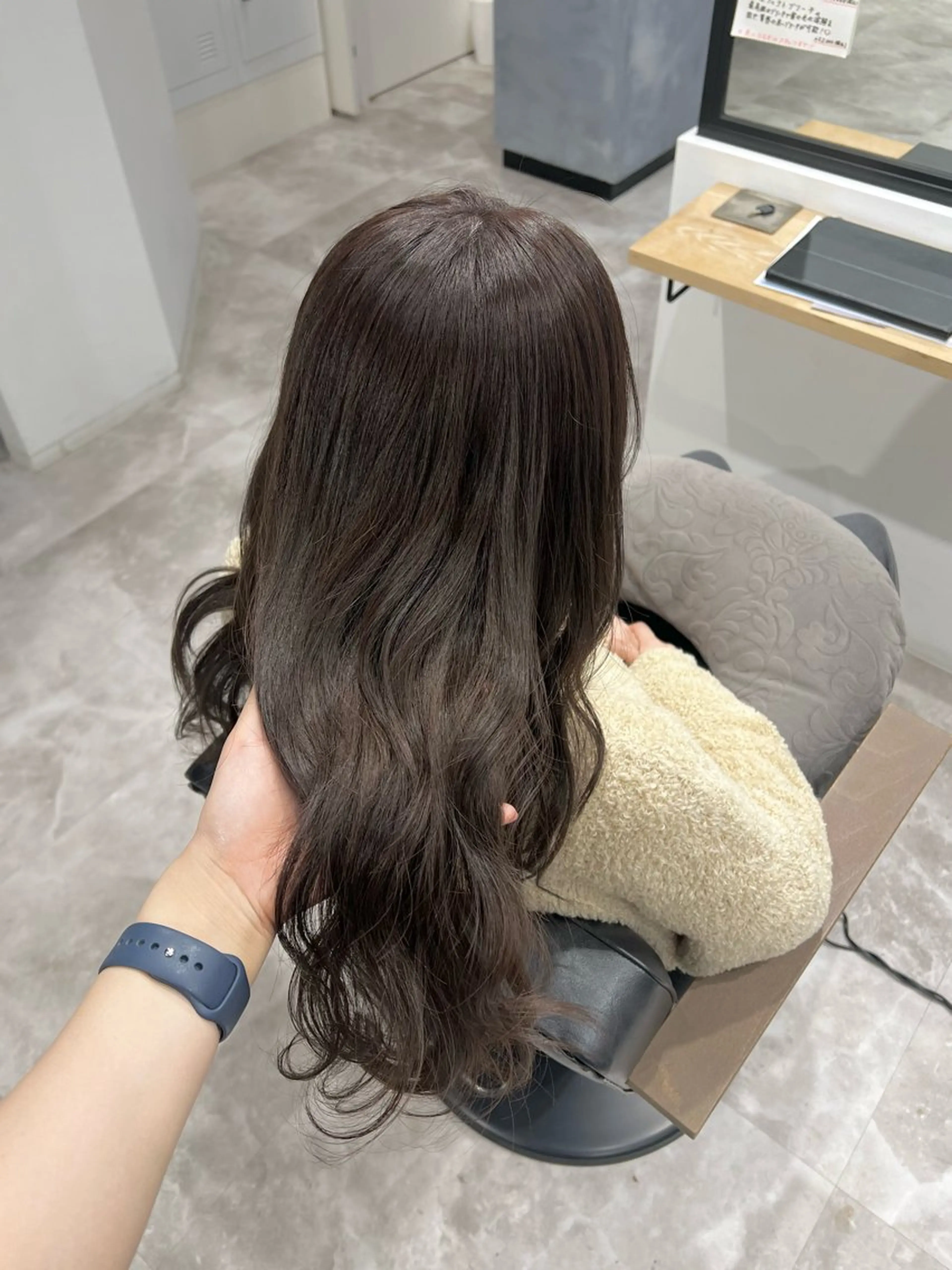 ロング カラー 透明感カラー グレージュ ヘアカラー トリートメント 黒阪 なみのヘアスタイル