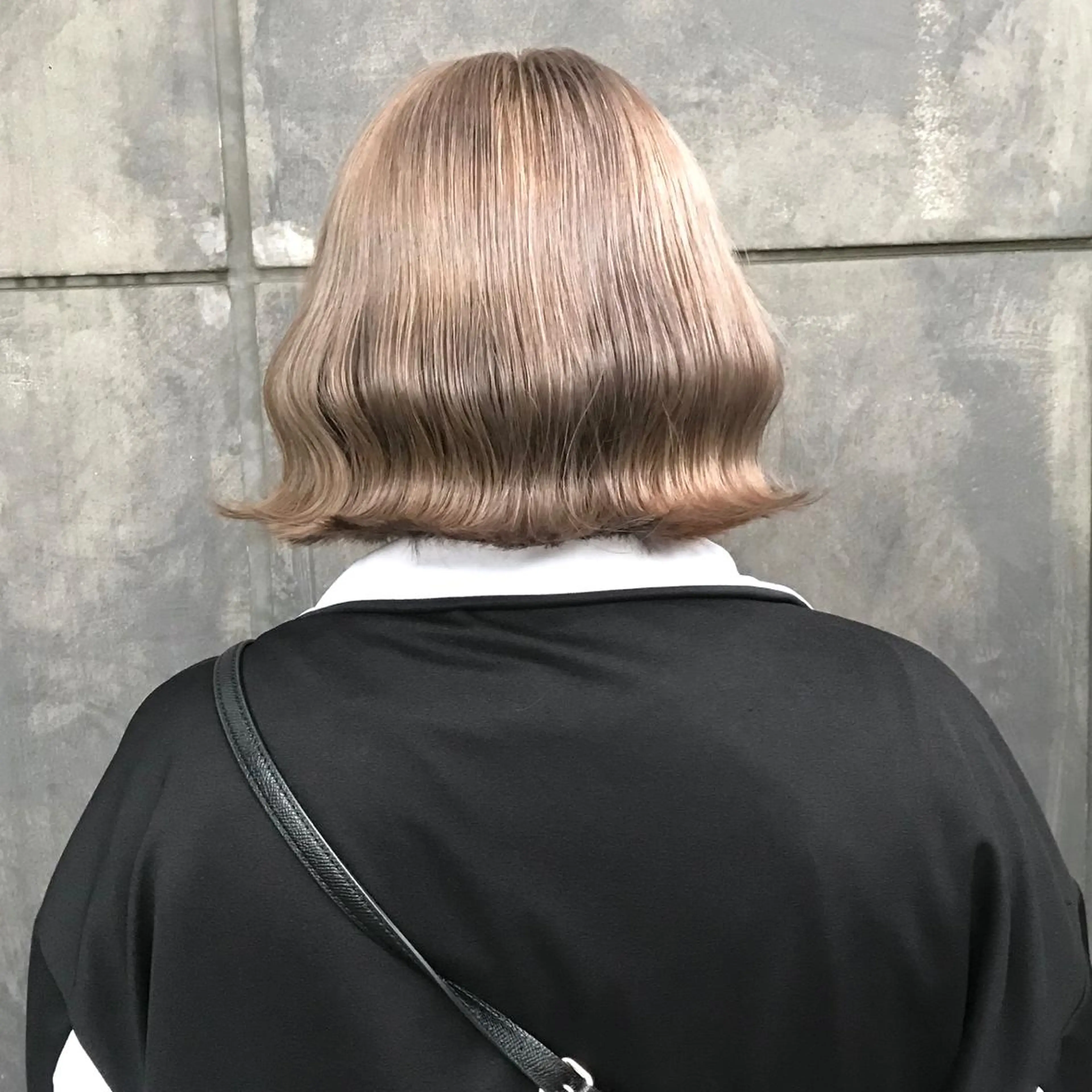 ショート カラー ベージュカラー ブリーチ ブロンド ホワイトベージュ タンバルモリ K-POP好き美容師 🇰🇷Kai.Yのヘアスタイル