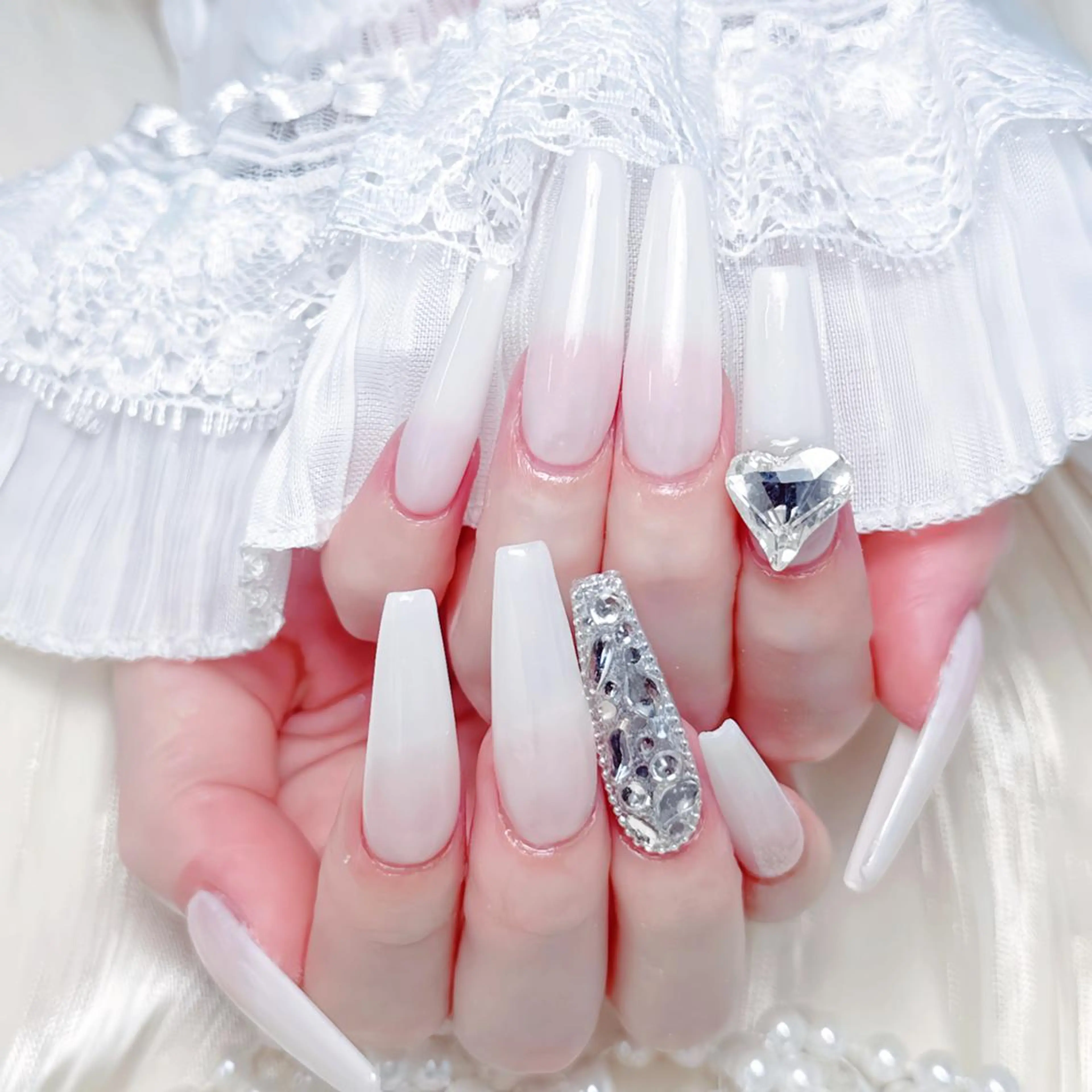 ネイル ❤️‍🔥長さだし専 門❤️‍🔥C&Bのネイルデザイン