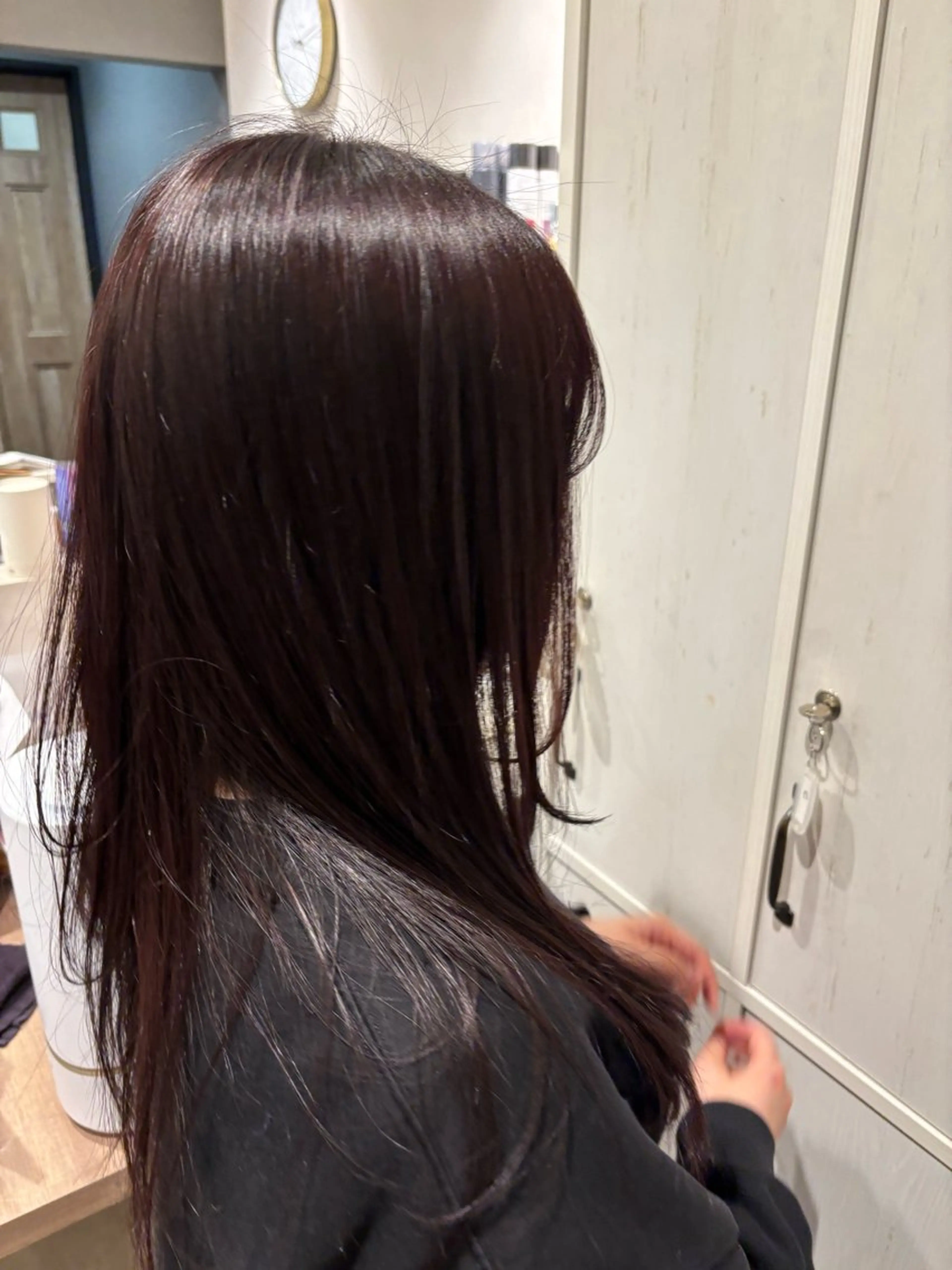 ミディアム カラー ブリーチ ブリーチなしカラー レッドカラー 岩堀 聖奈のヘアスタイル