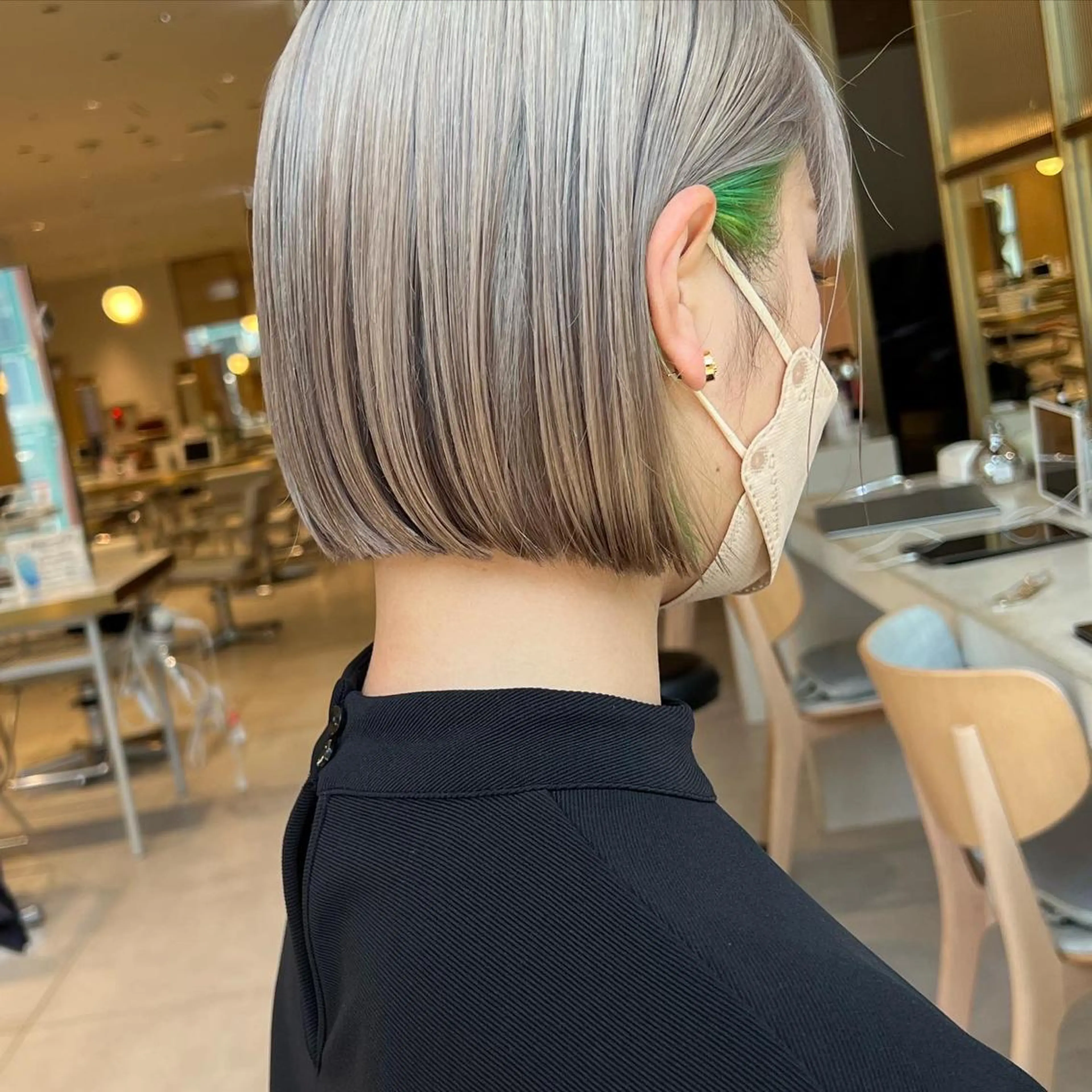 ショート カラー パーマ ヘアアレンジ ベージュカラー 透明感カラー イヤリングカラー グレージュ インナーカラー カット ヘアカラー トリートメント レイヤー専門家 ダブルカラー修のヘアスタイル