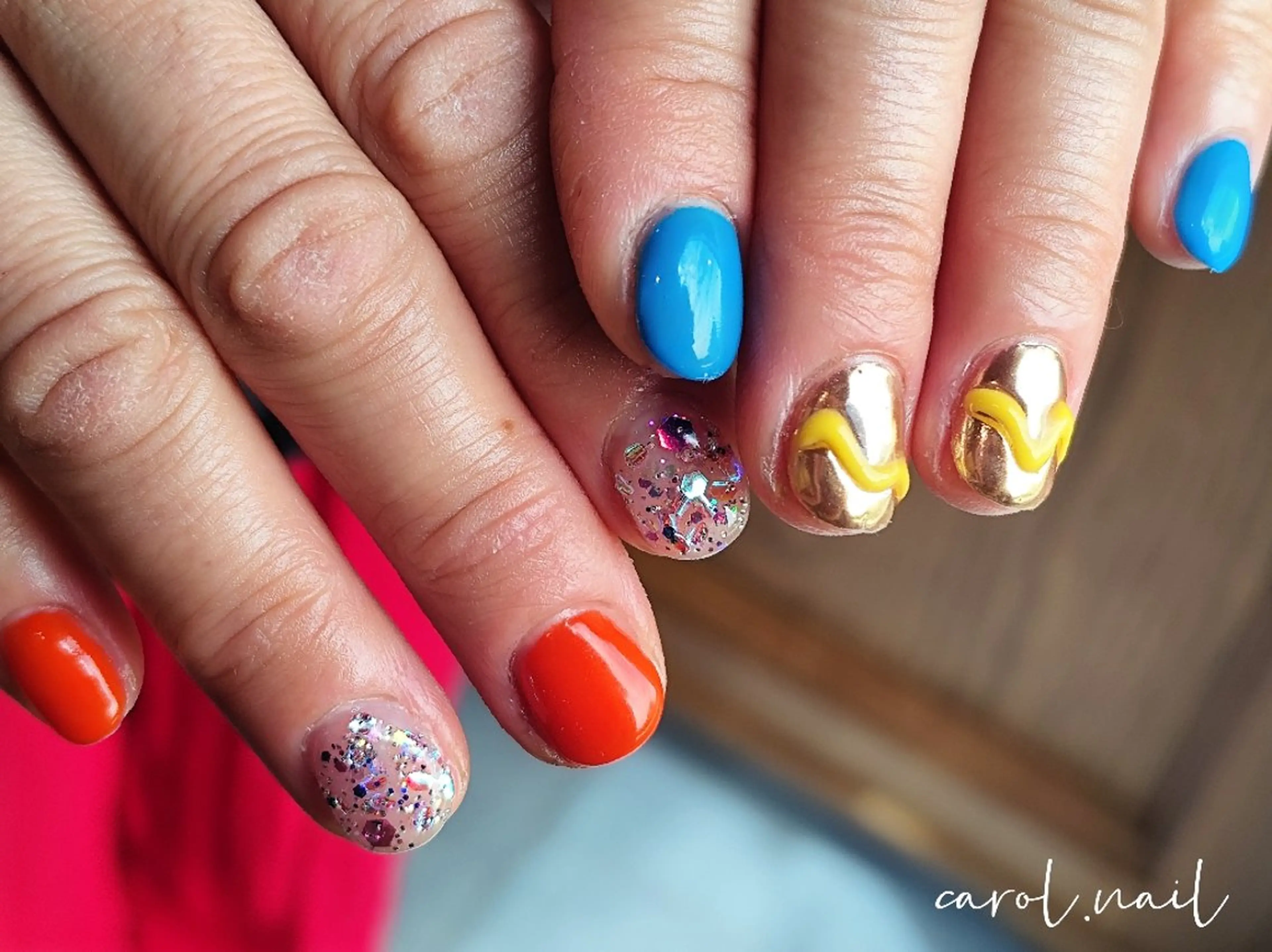 ネイル ブルー キラキラネイル オレンジ carol nailのネイルデザイン